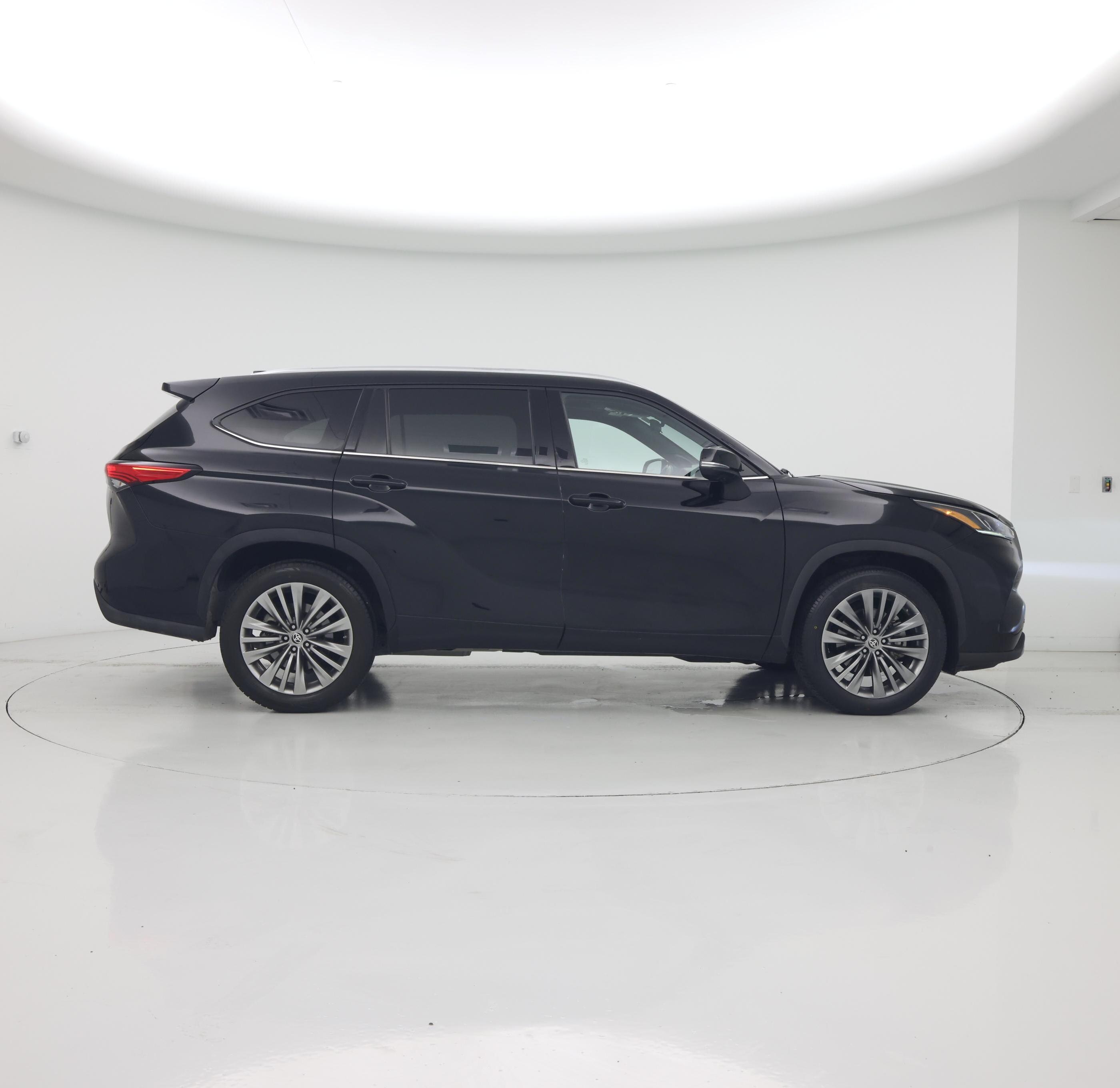 Thumbnail: 2021 Toyota Highlander - 7