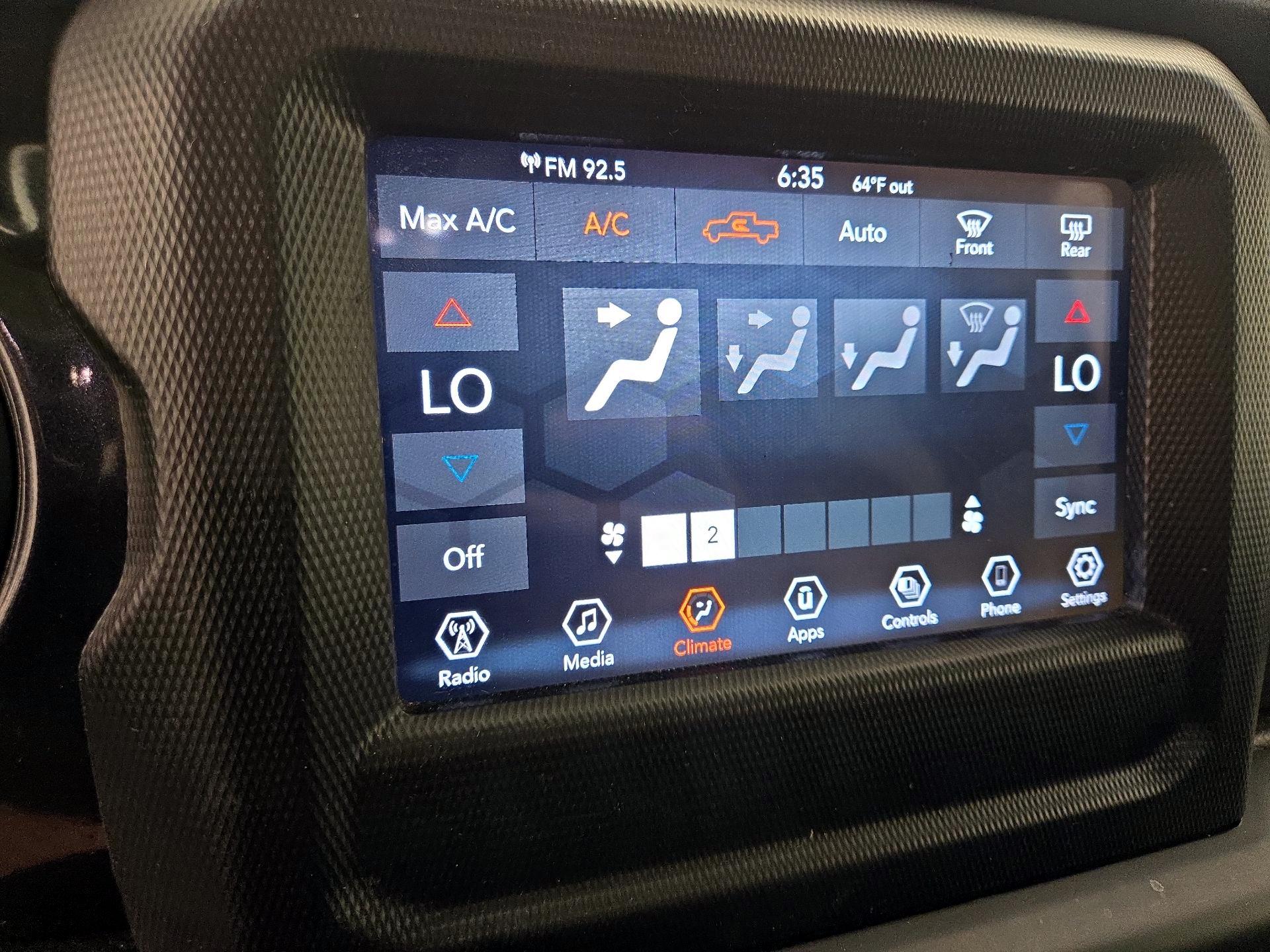 Thumbnail: 2022 Jeep Gladiator - 16