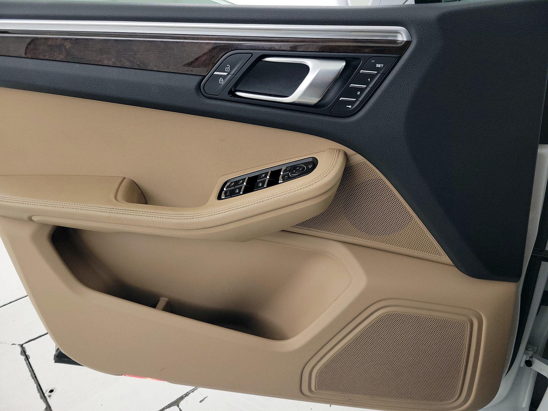 Thumbnail: 2023 Porsche Macan - 12