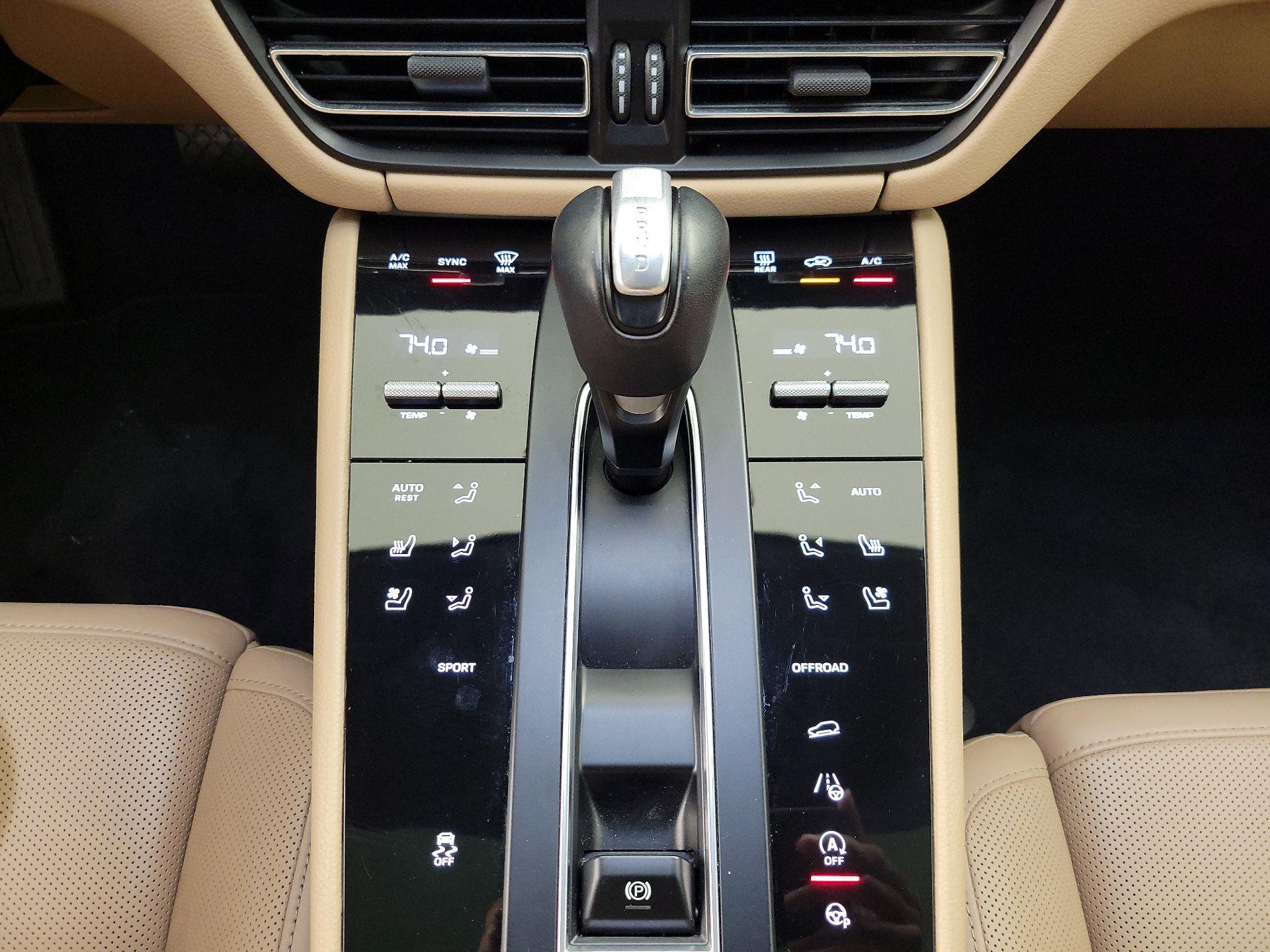 Thumbnail: 2023 Porsche Macan - 17