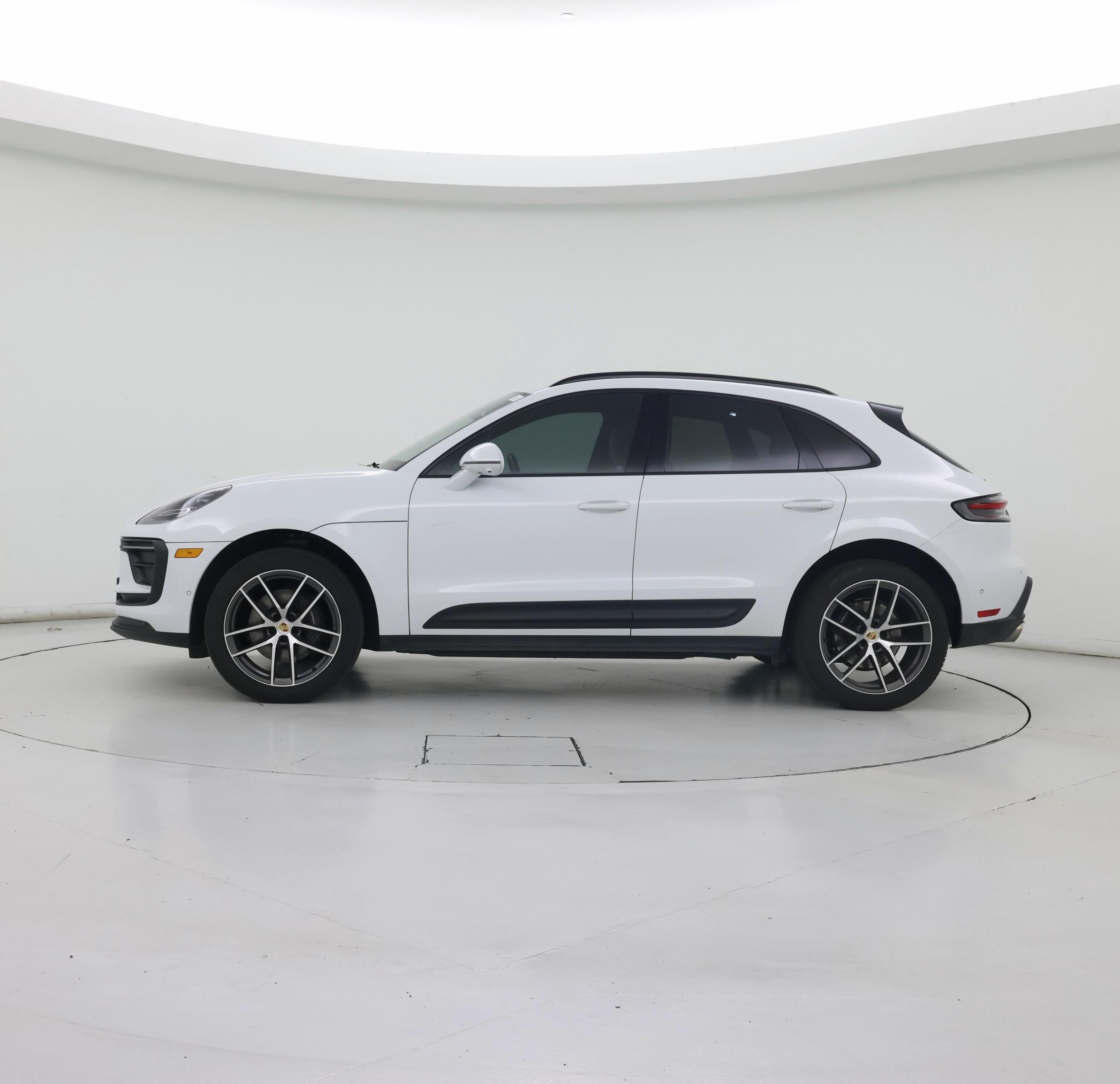 Thumbnail: 2023 Porsche Macan - 3