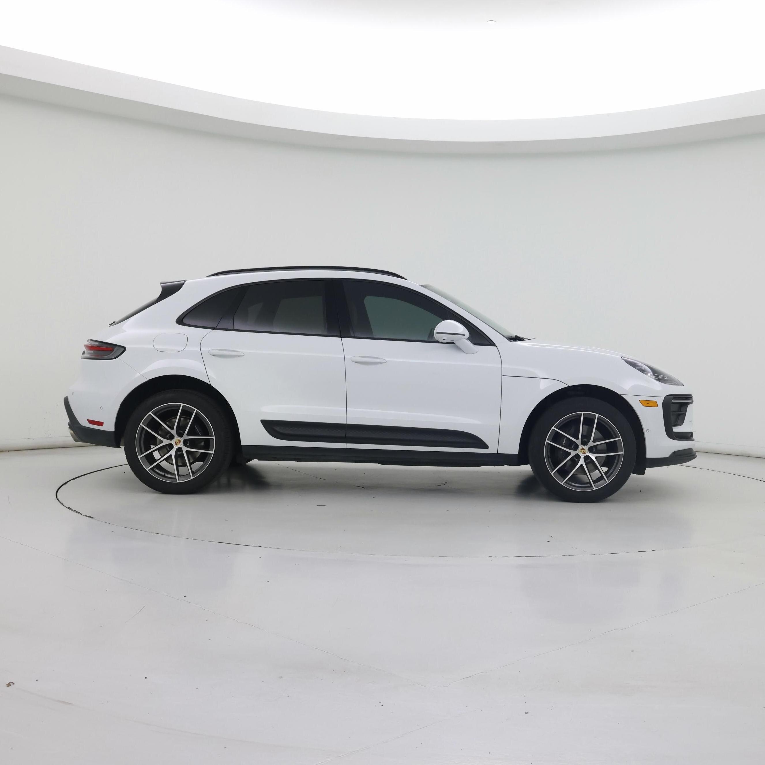 Thumbnail: 2023 Porsche Macan - 7