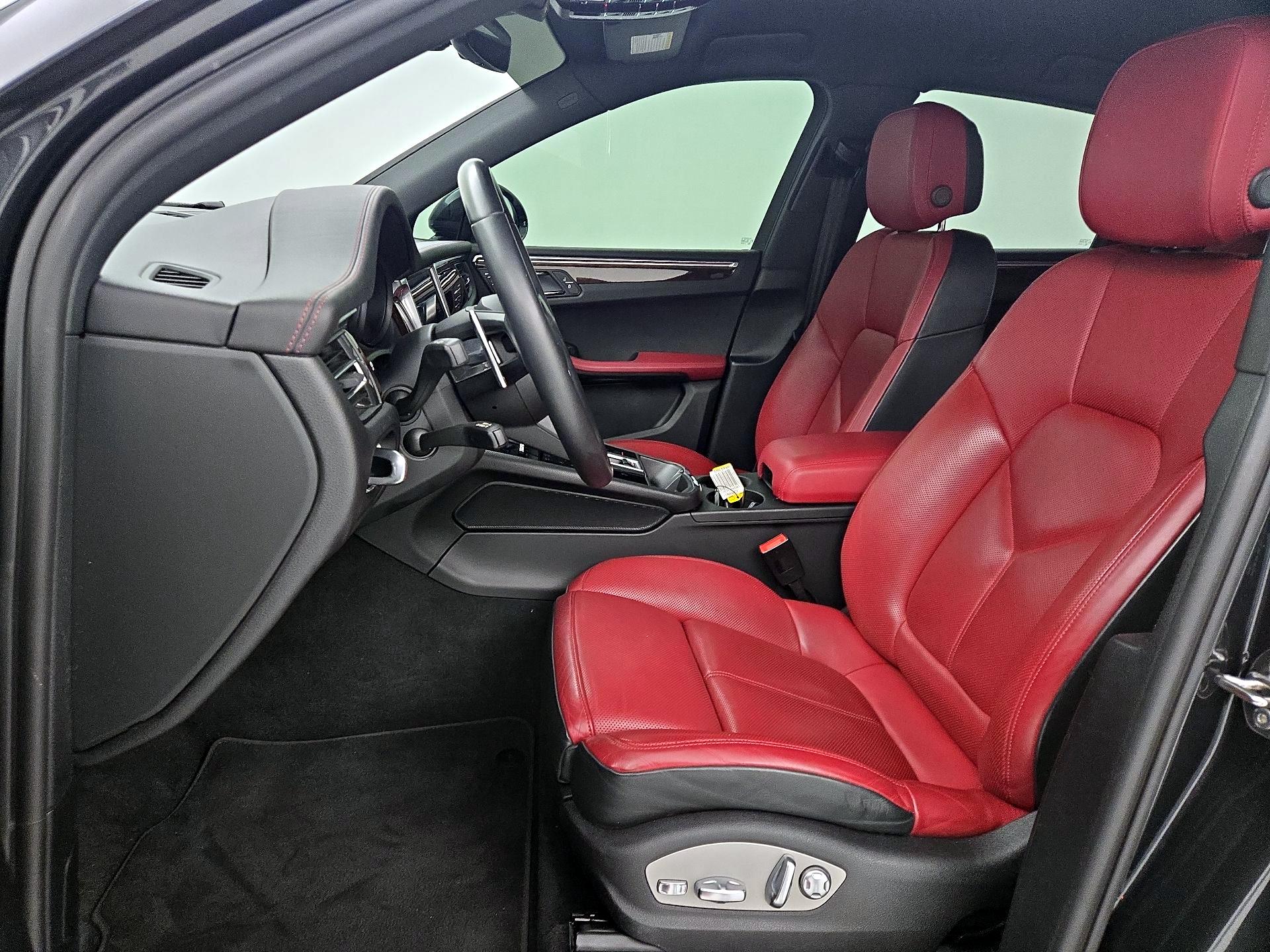 Thumbnail: 2022 Porsche Macan - 11