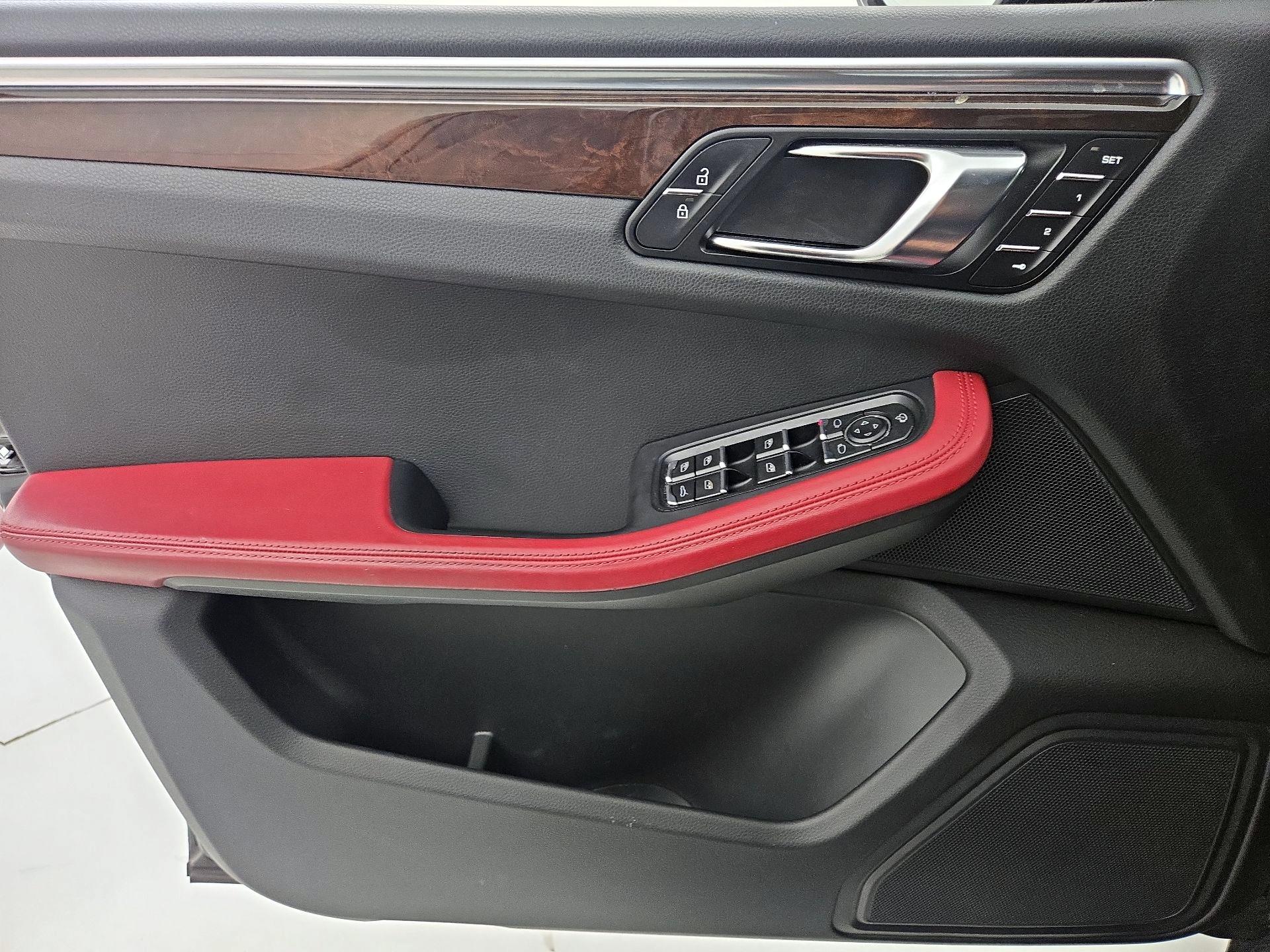 Thumbnail: 2022 Porsche Macan - 12