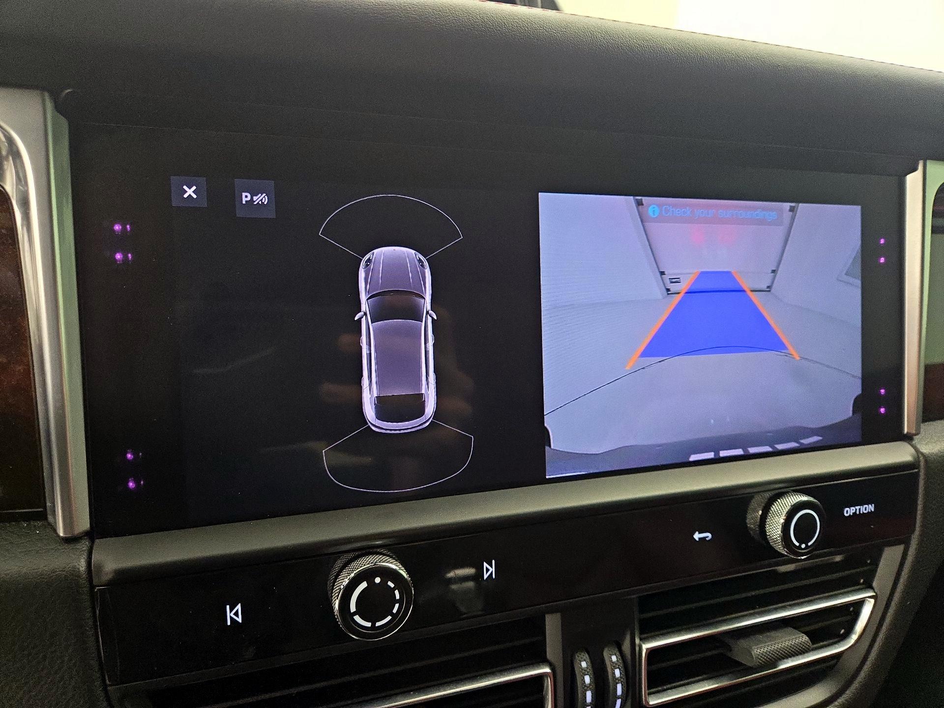 Thumbnail: 2022 Porsche Macan - 15