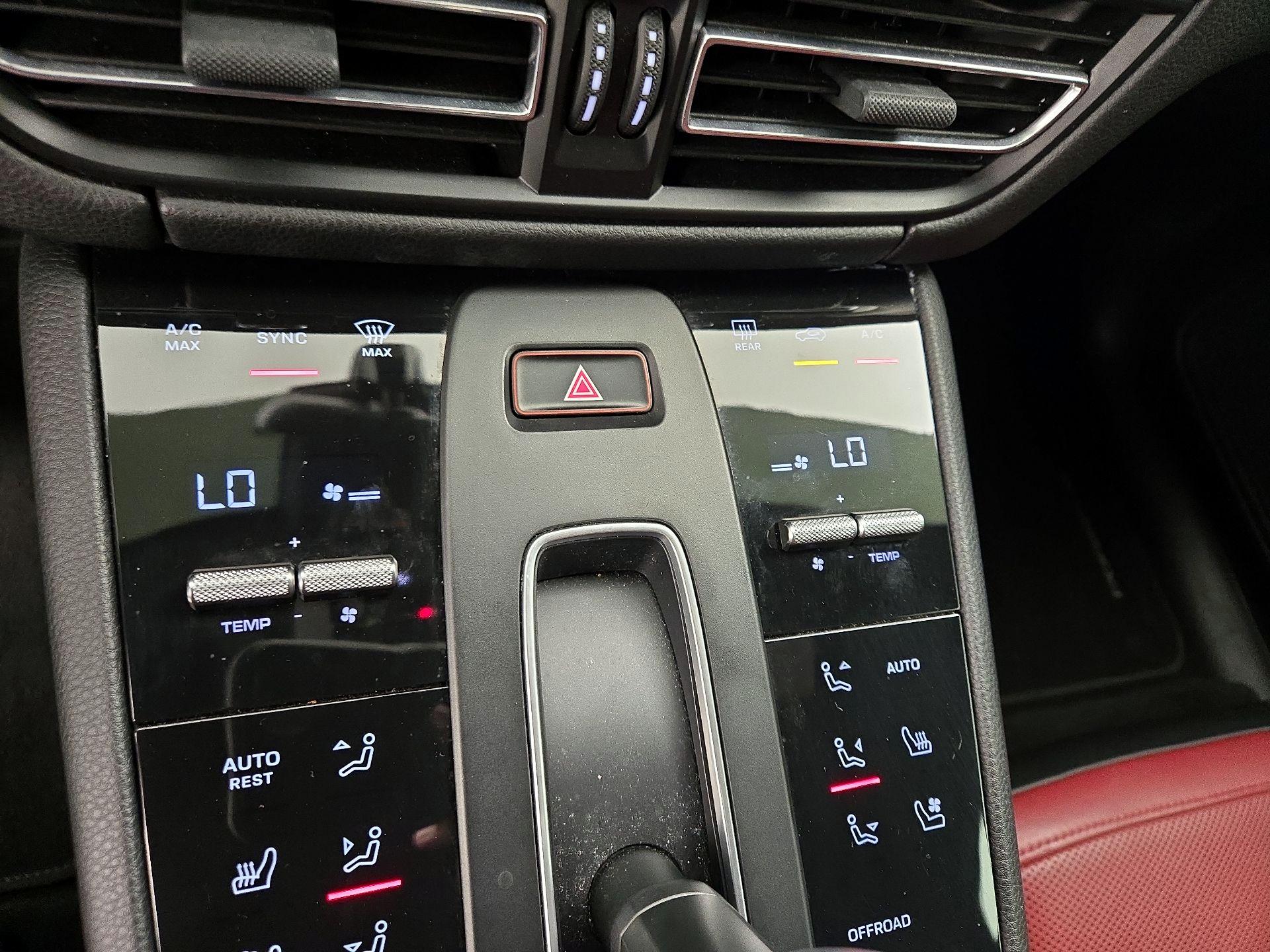 Thumbnail: 2022 Porsche Macan - 17