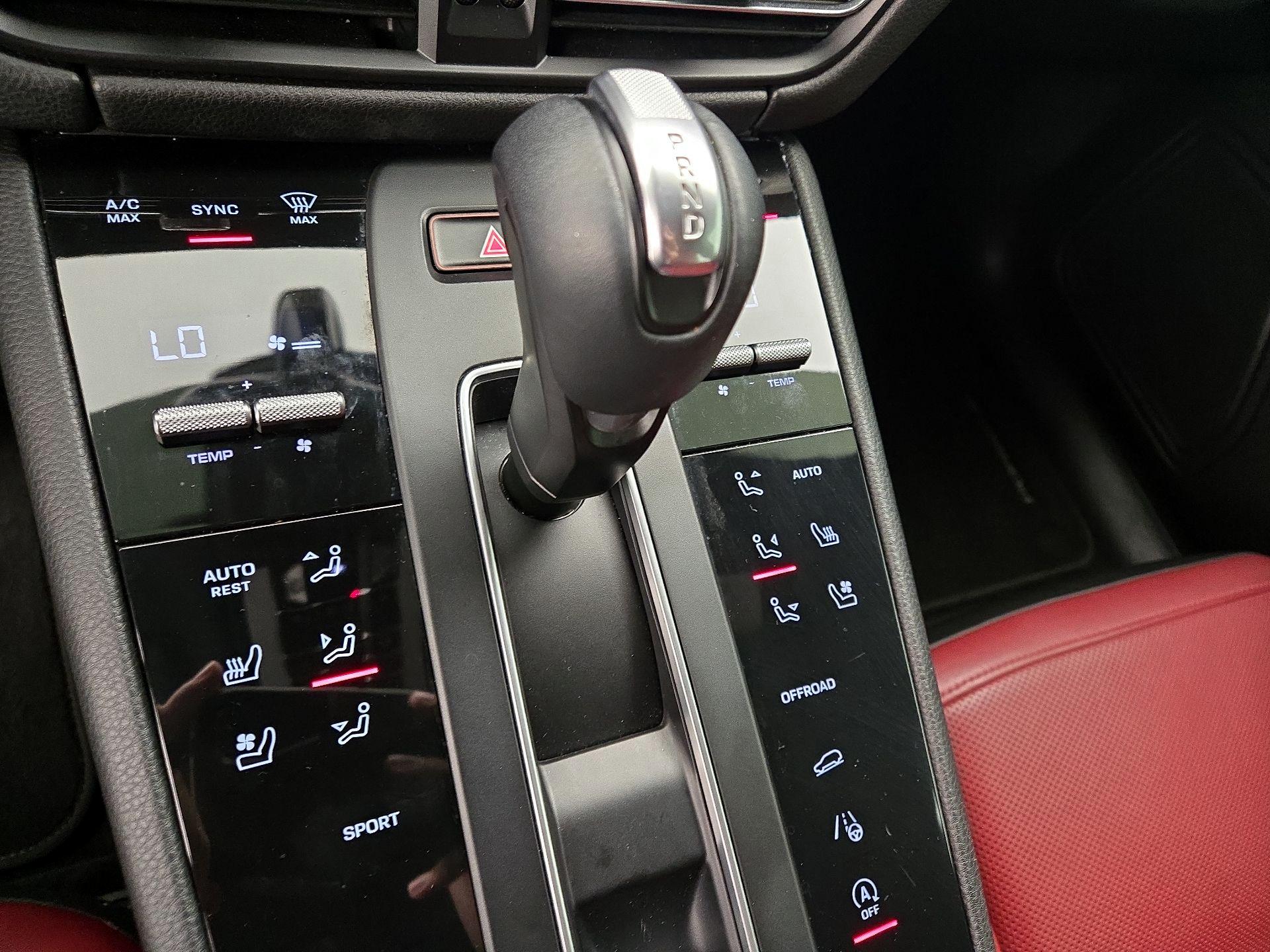 Thumbnail: 2022 Porsche Macan - 18