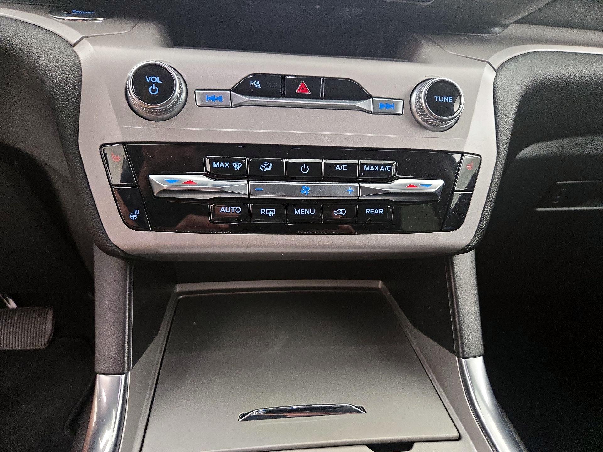 Thumbnail: 2023 Ford Explorer - 17