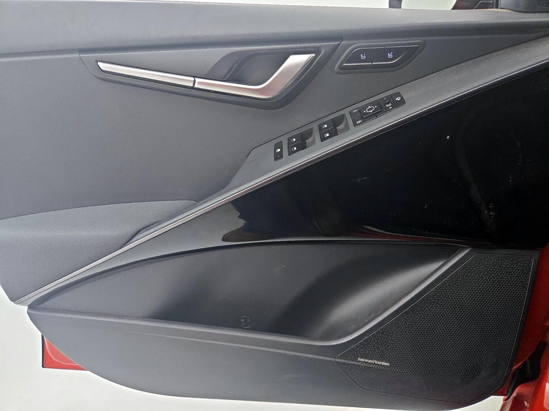 Thumbnail: 2023 Kia Niro - 12