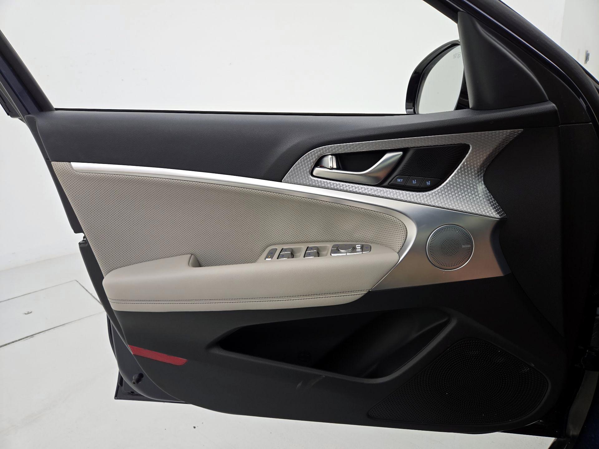 Thumbnail: 2023 Genesis G70 - 12