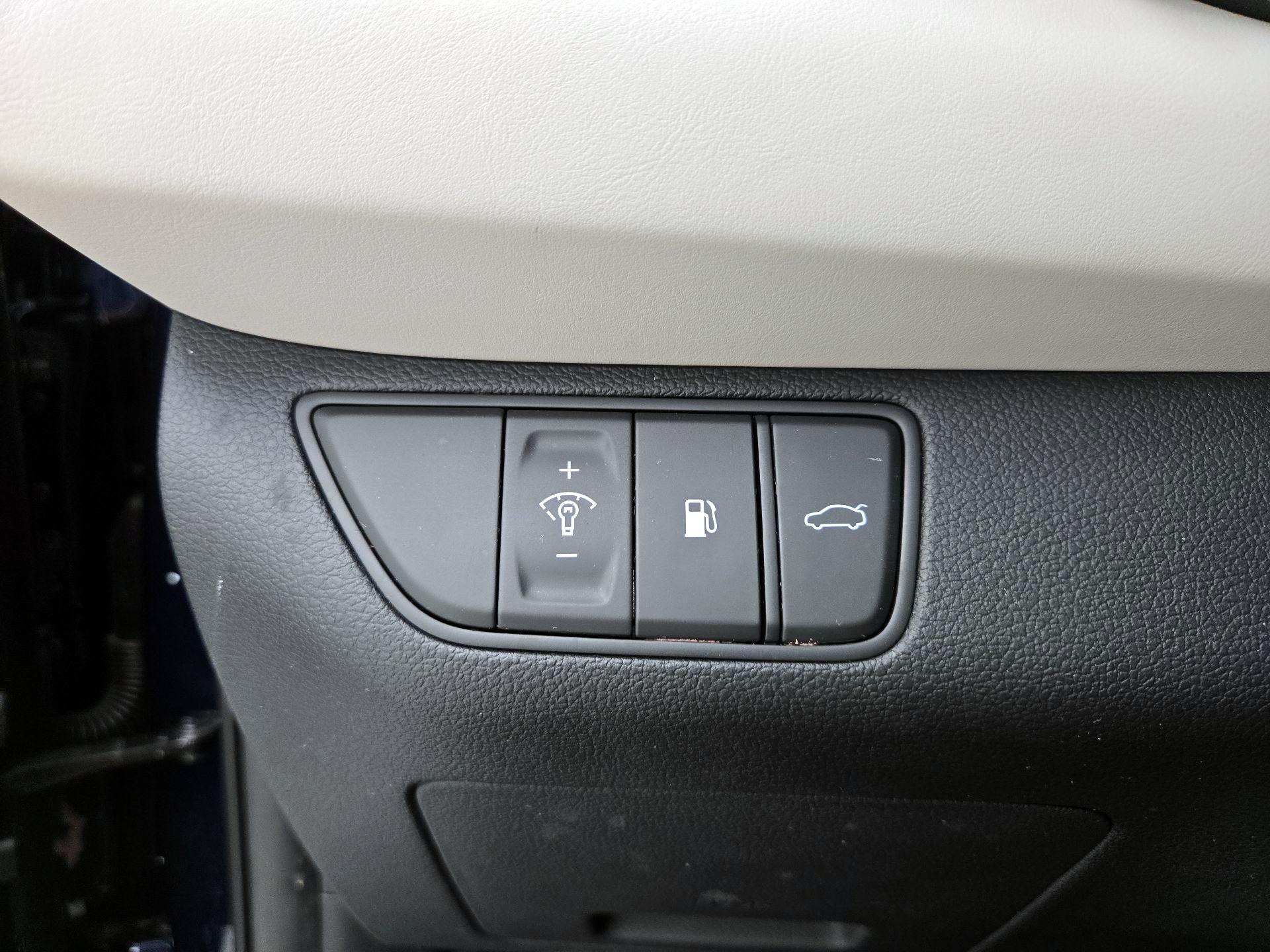 Thumbnail: 2023 Genesis G70 - 13