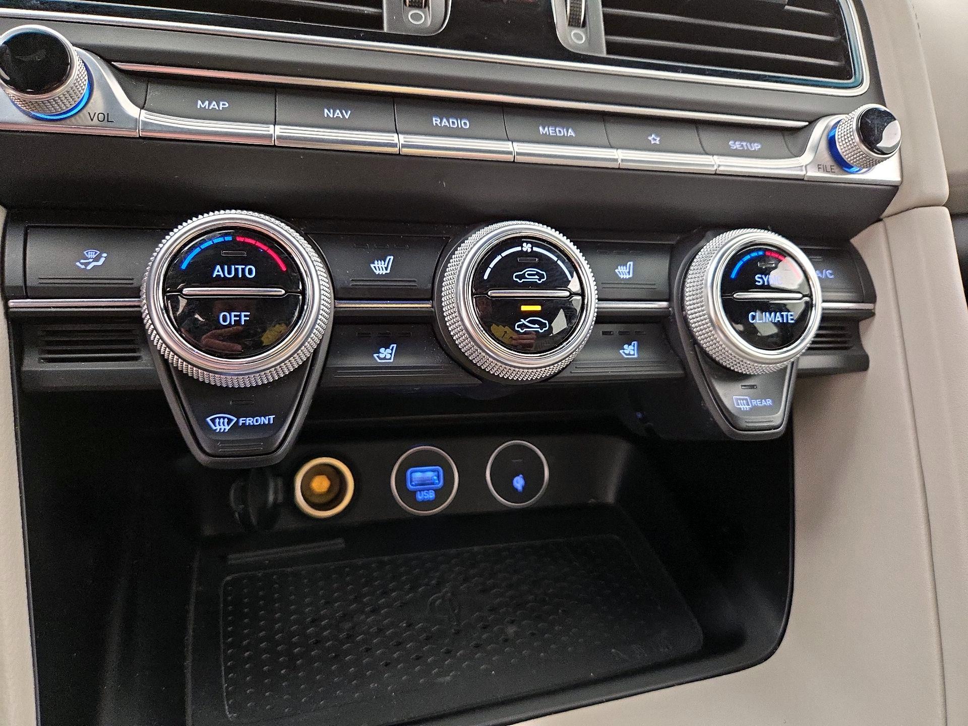 Thumbnail: 2023 Genesis G70 - 17