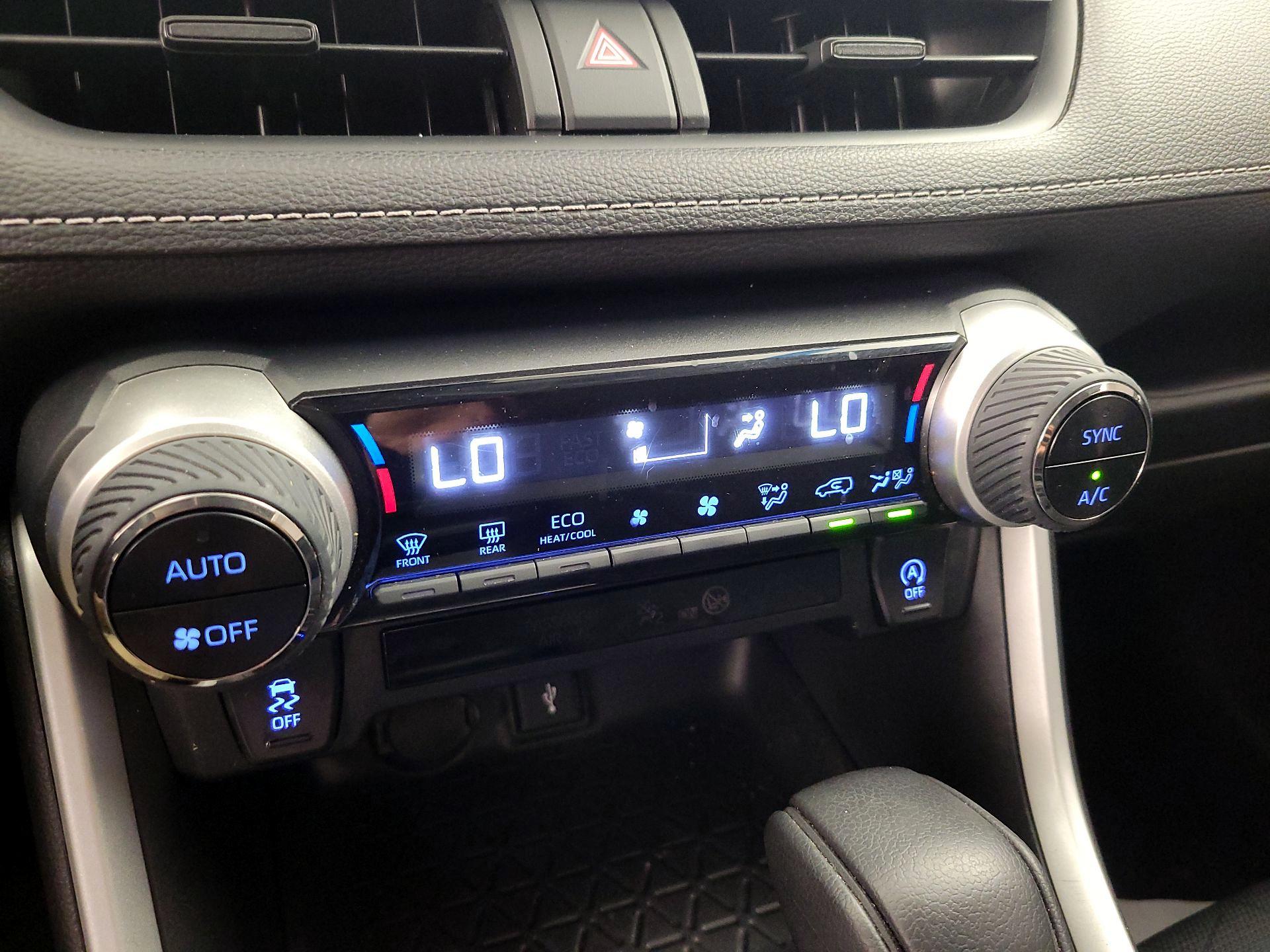 Thumbnail: 2020 Toyota RAV4 - 16