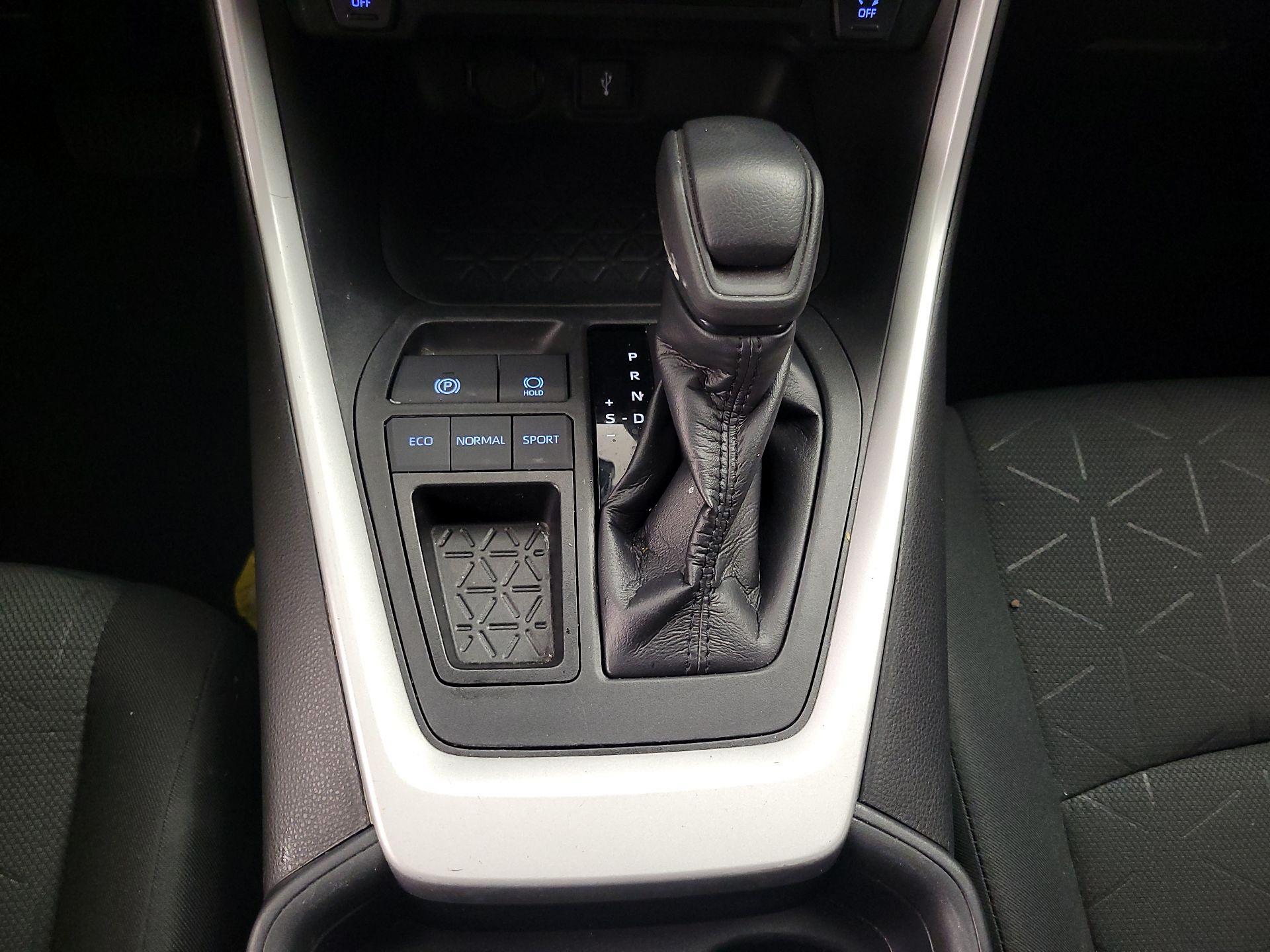 Thumbnail: 2020 Toyota RAV4 - 17