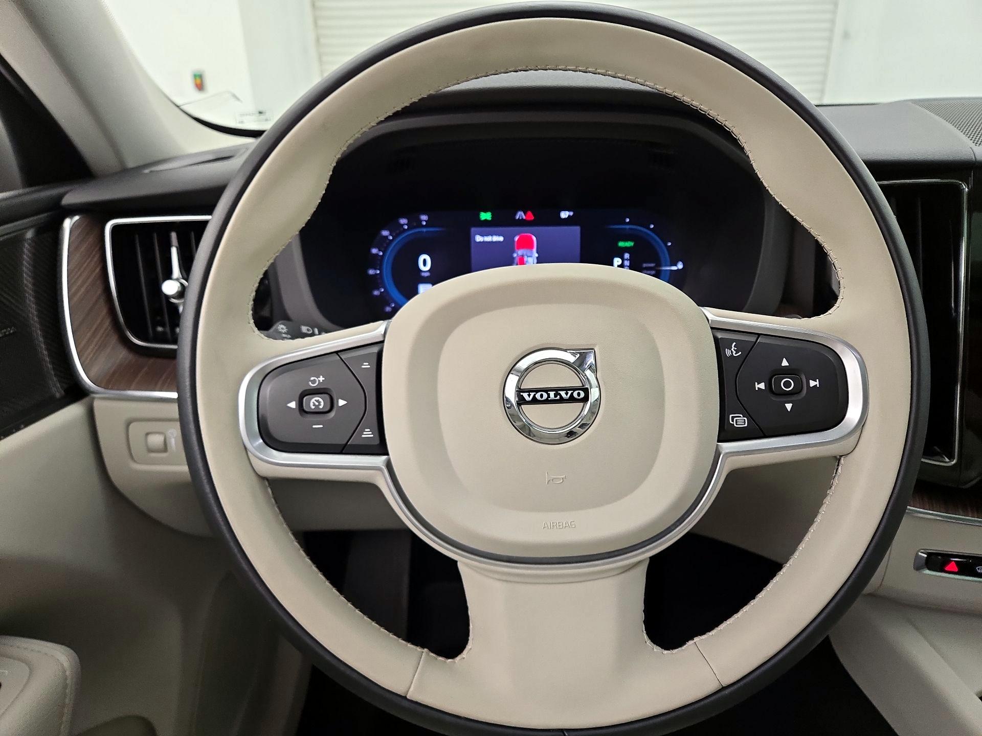 Thumbnail: 2022 Volvo XC60 - 10