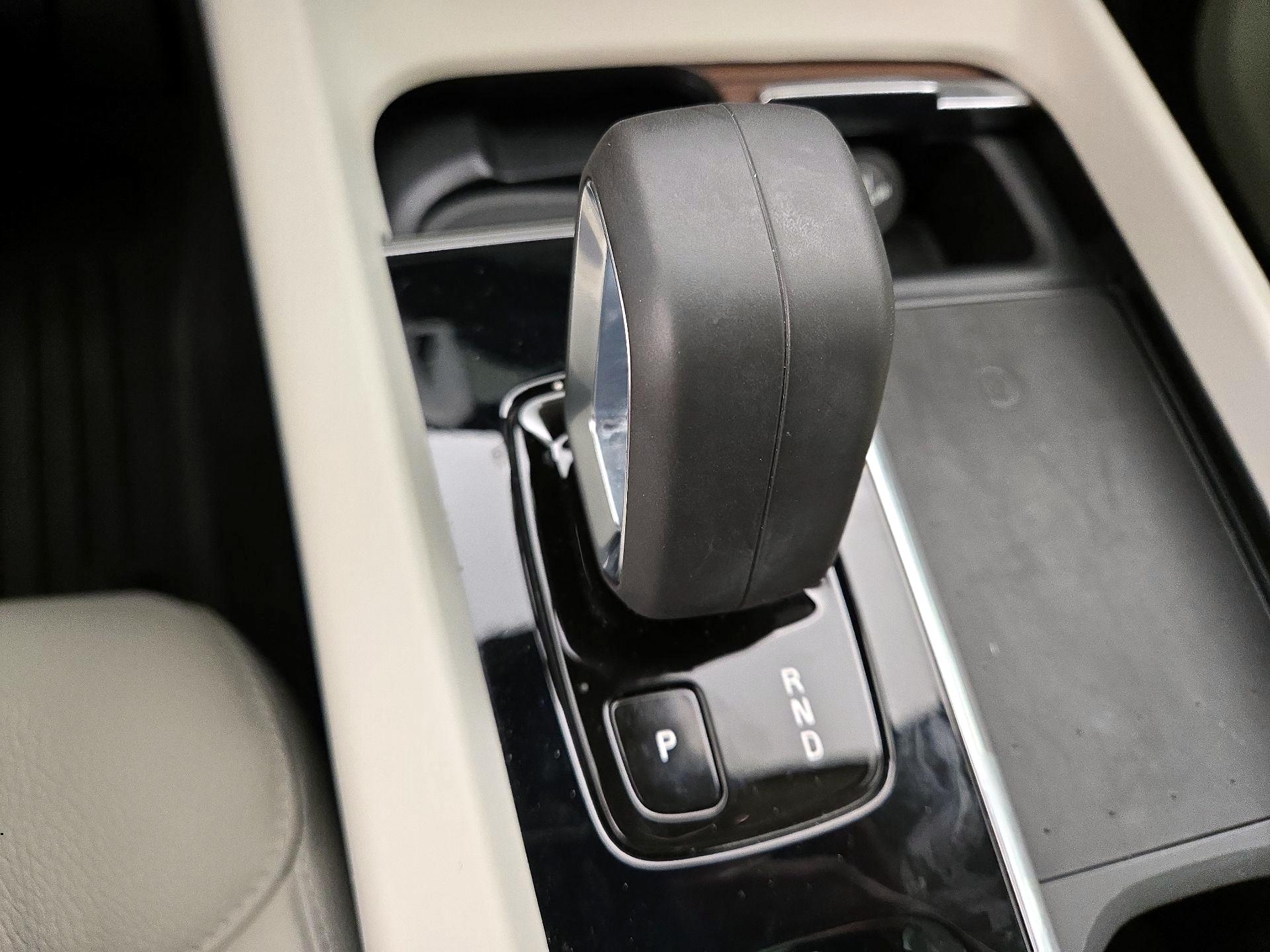 Thumbnail: 2022 Volvo XC60 - 16