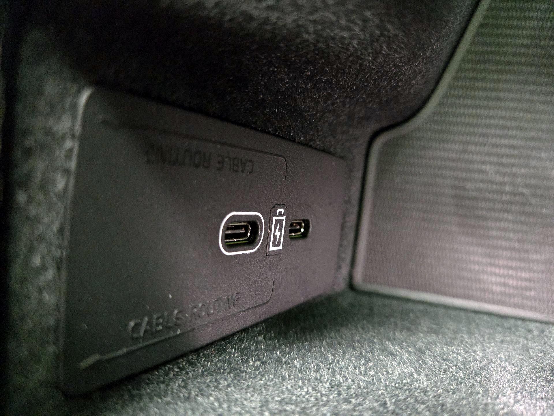 Thumbnail: 2022 Volvo XC60 - 17