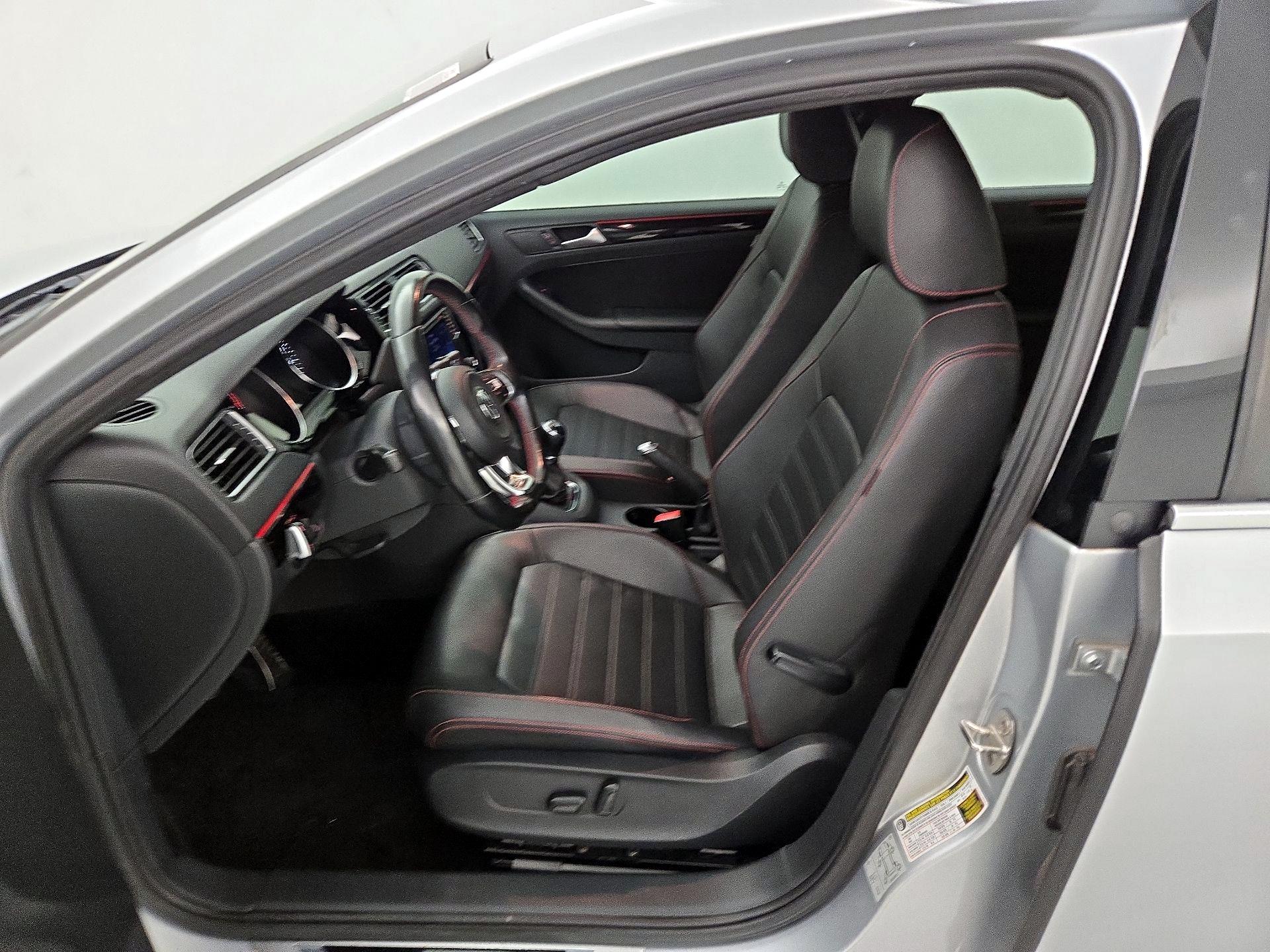 Thumbnail: 2016 Volkswagen Jetta - 11