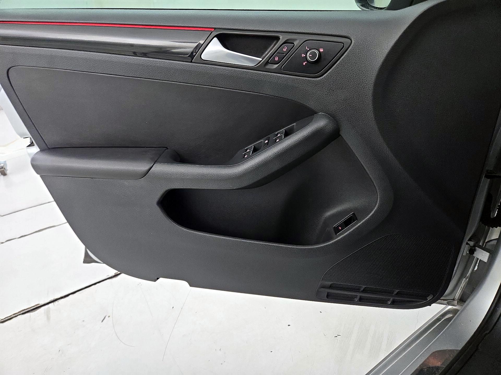 Thumbnail: 2016 Volkswagen Jetta - 12