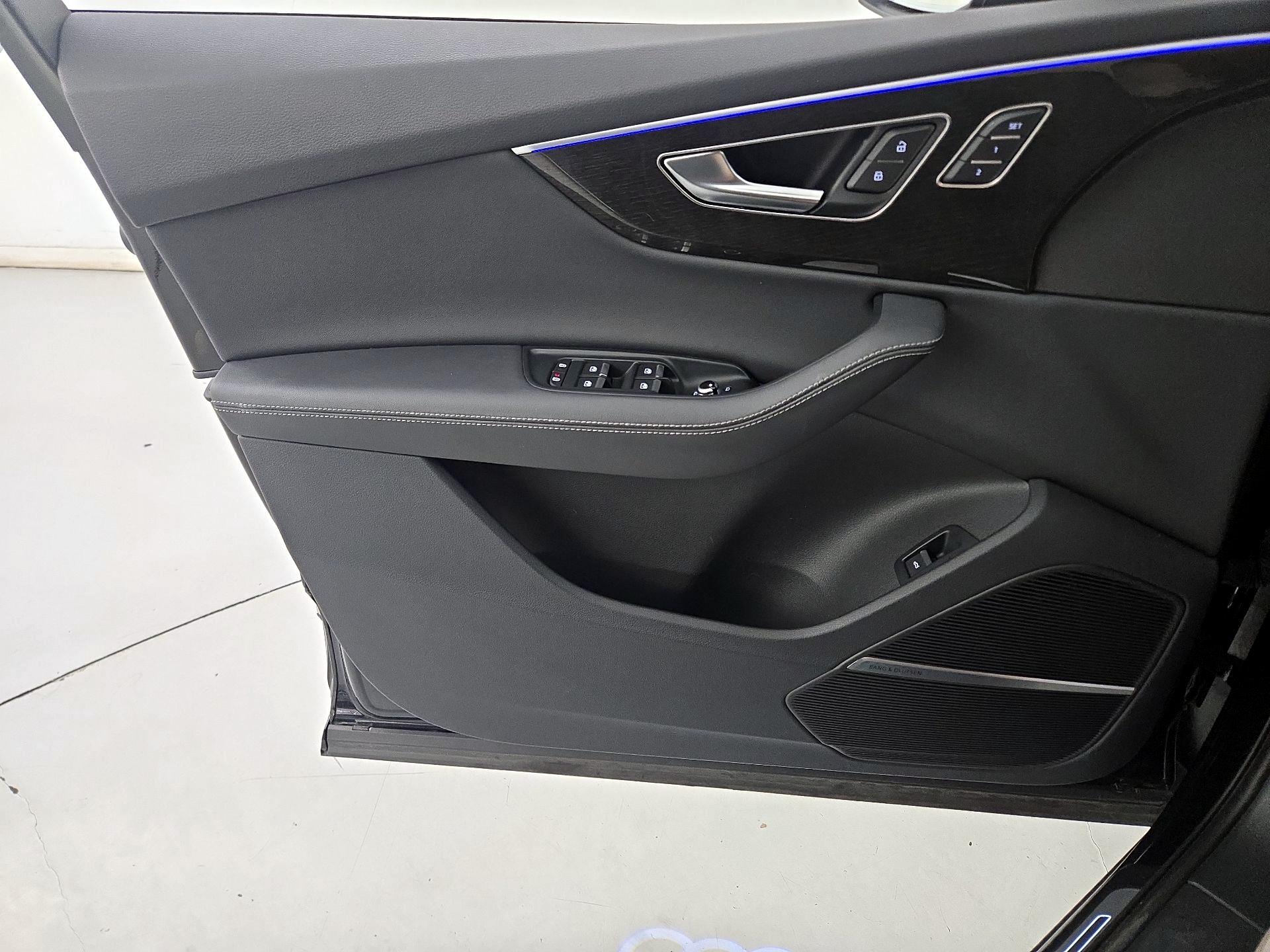 Thumbnail: 2025 Audi Q7 - 12