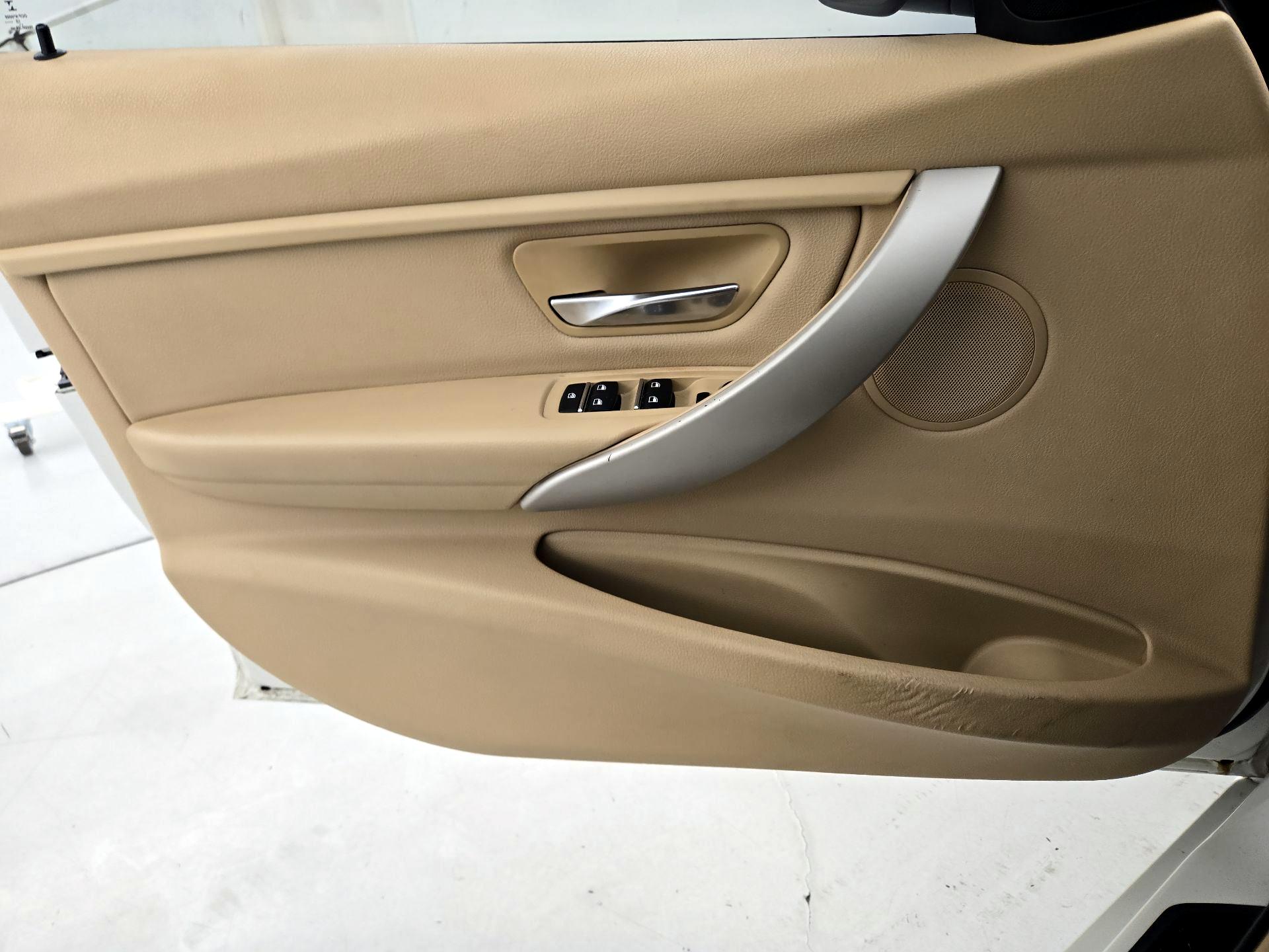 Thumbnail: 2016 BMW 3 Series - 12