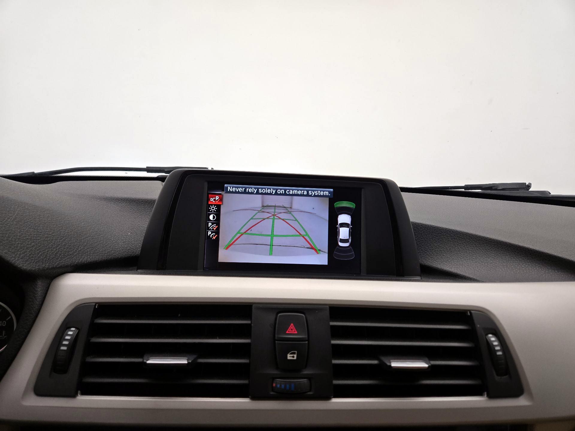 Thumbnail: 2016 BMW 3 Series - 14