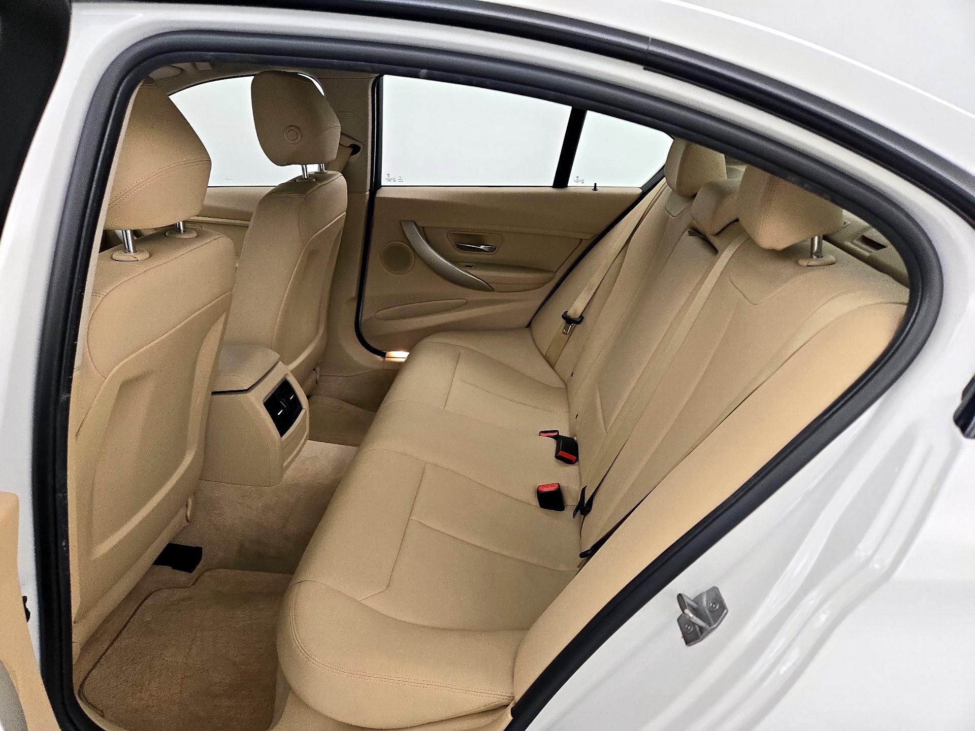 Thumbnail: 2016 BMW 3 Series - 19