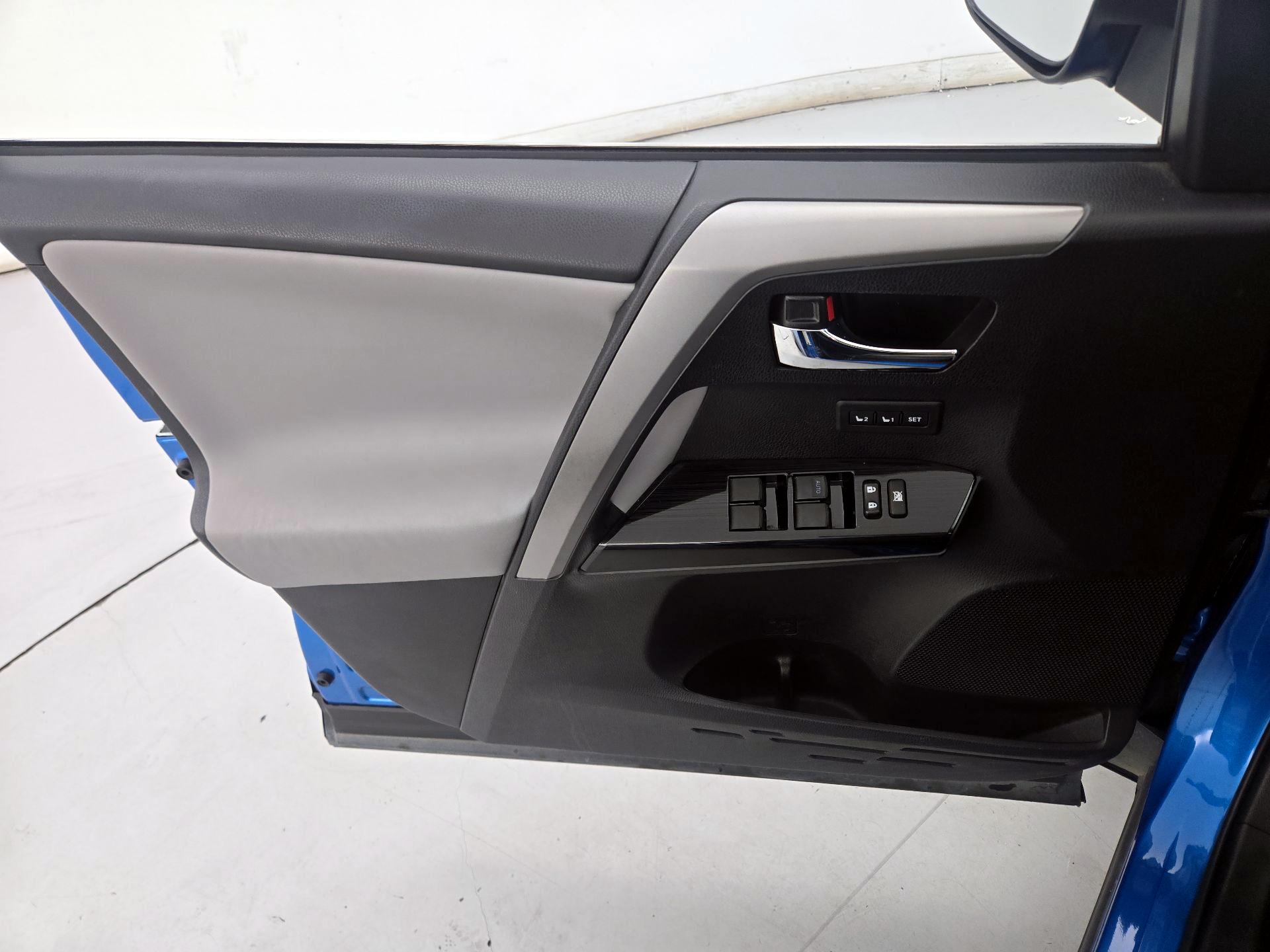 Thumbnail: 2017 Toyota RAV4 - 12