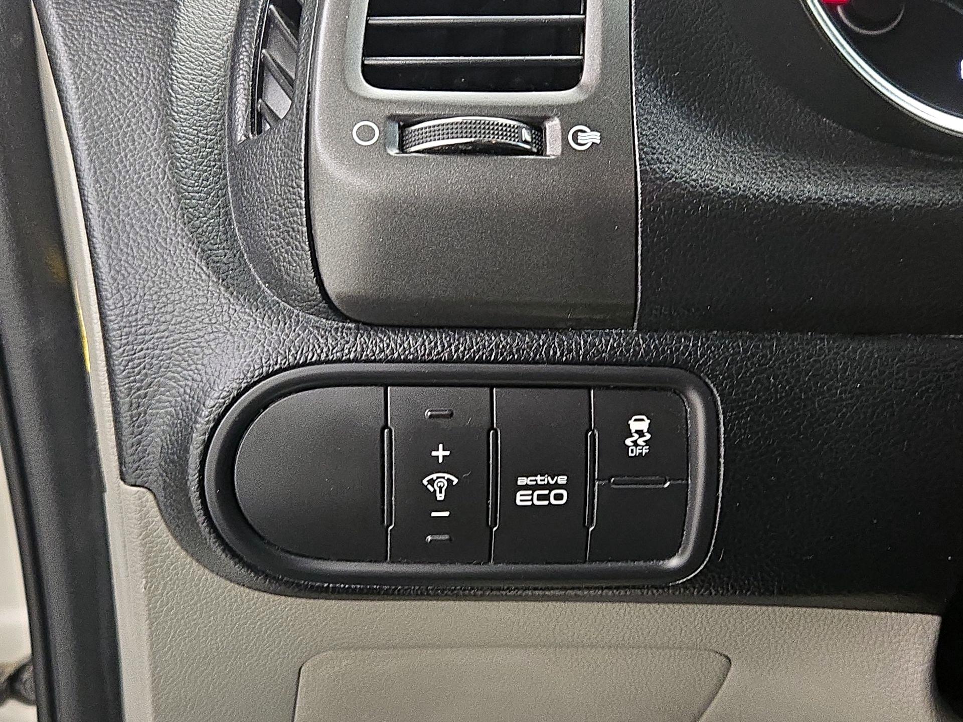 Thumbnail: 2015 Kia Forte - 13