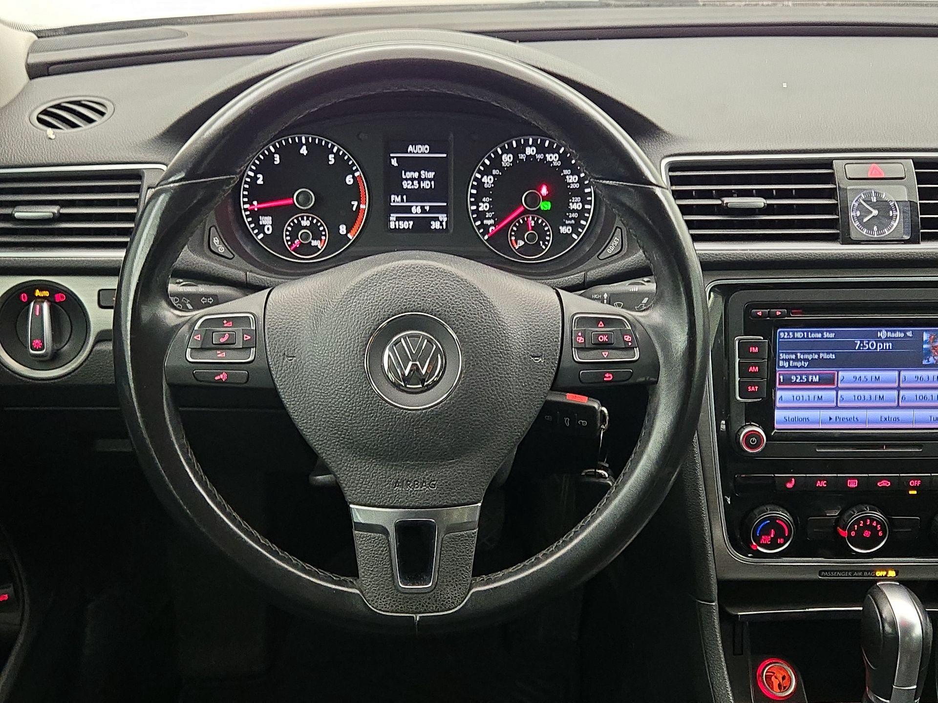 Thumbnail: 2015 Volkswagen Passat - 10