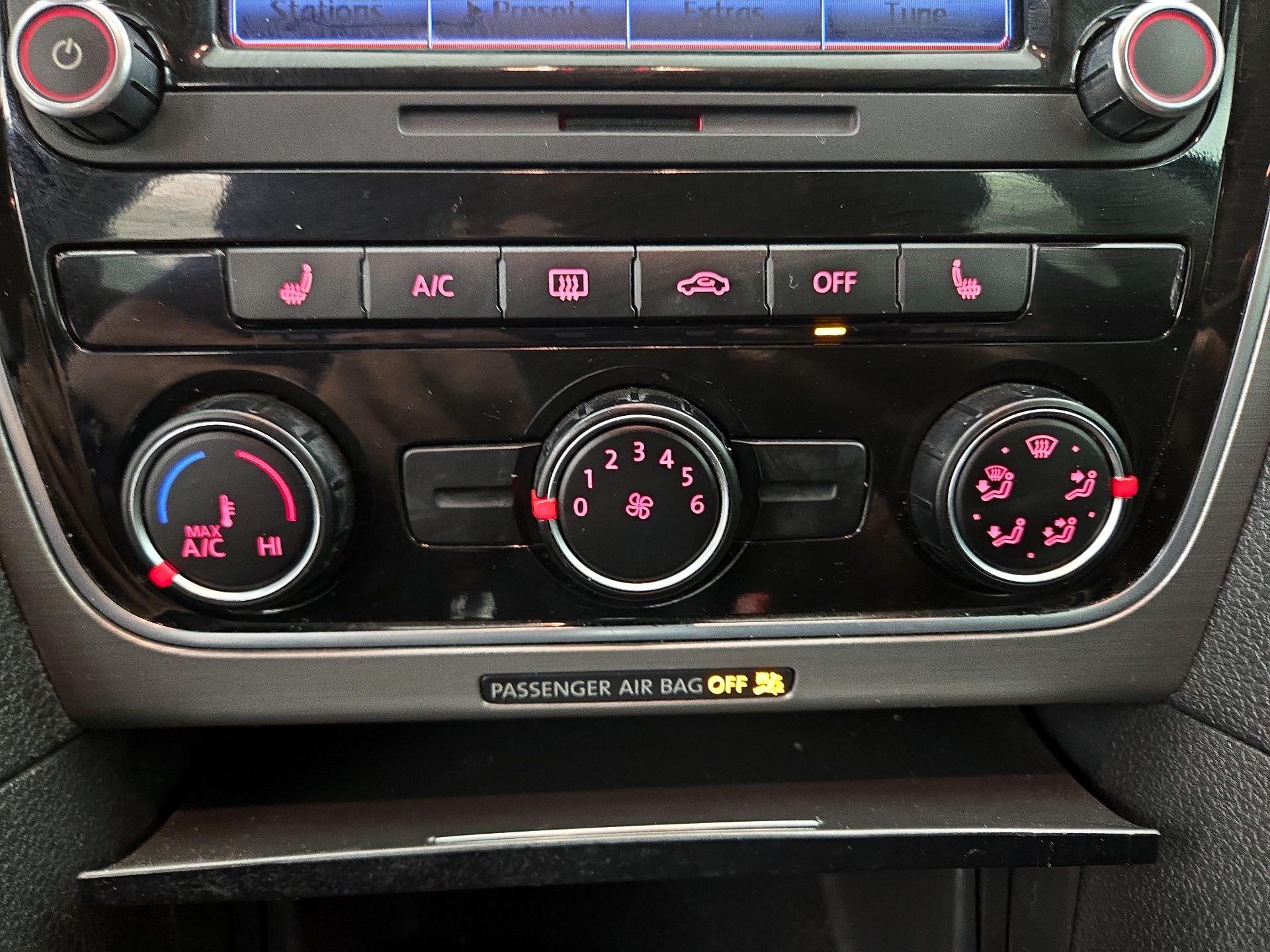 Thumbnail: 2015 Volkswagen Passat - 16