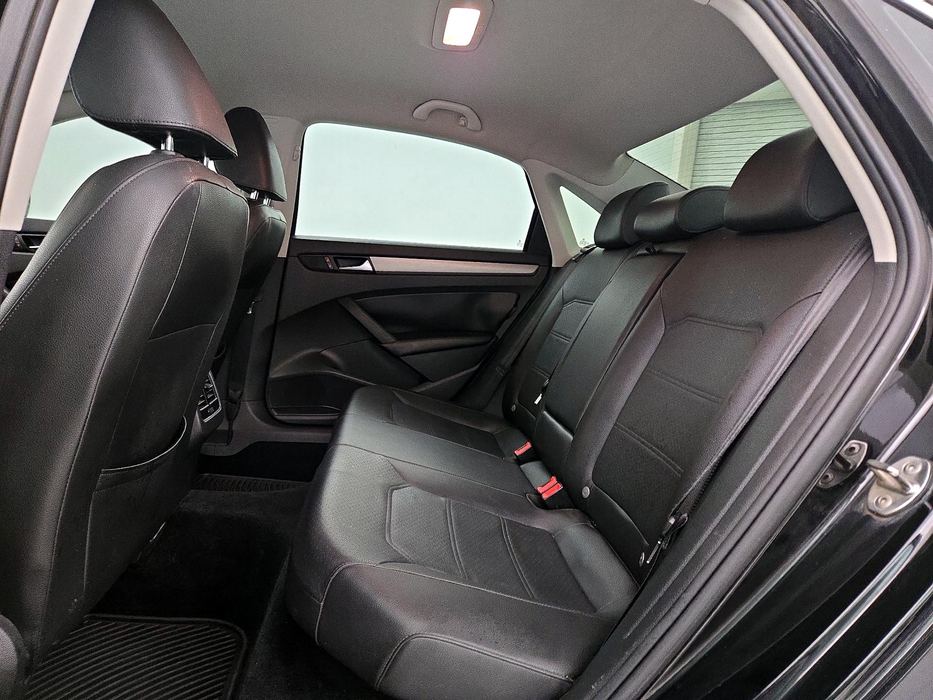 Thumbnail: 2015 Volkswagen Passat - 19