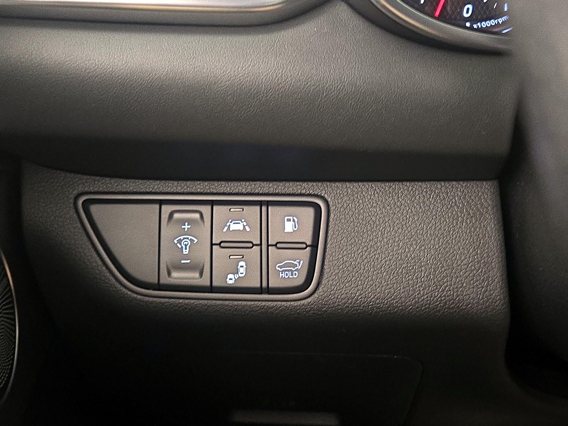 Thumbnail: 2021 Genesis G70 - 13