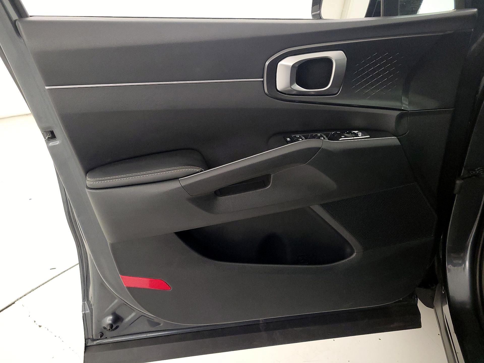 Thumbnail: 2022 Kia Sorento - 12