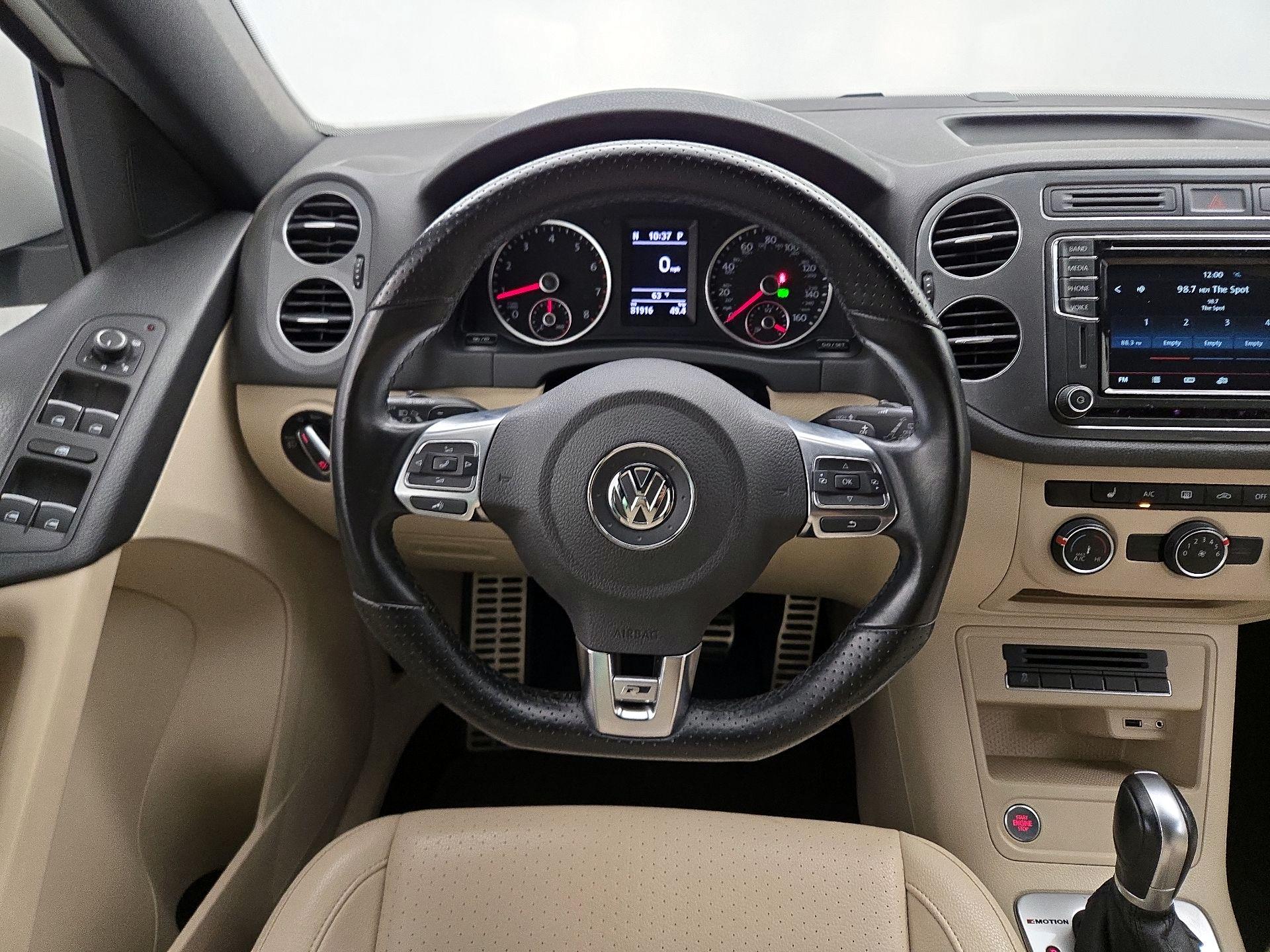 Thumbnail: 2016 Volkswagen Tiguan - 10