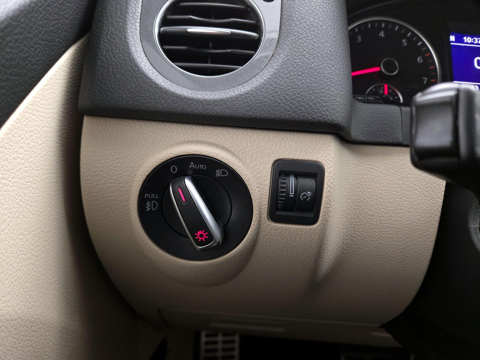 Thumbnail: 2016 Volkswagen Tiguan - 13