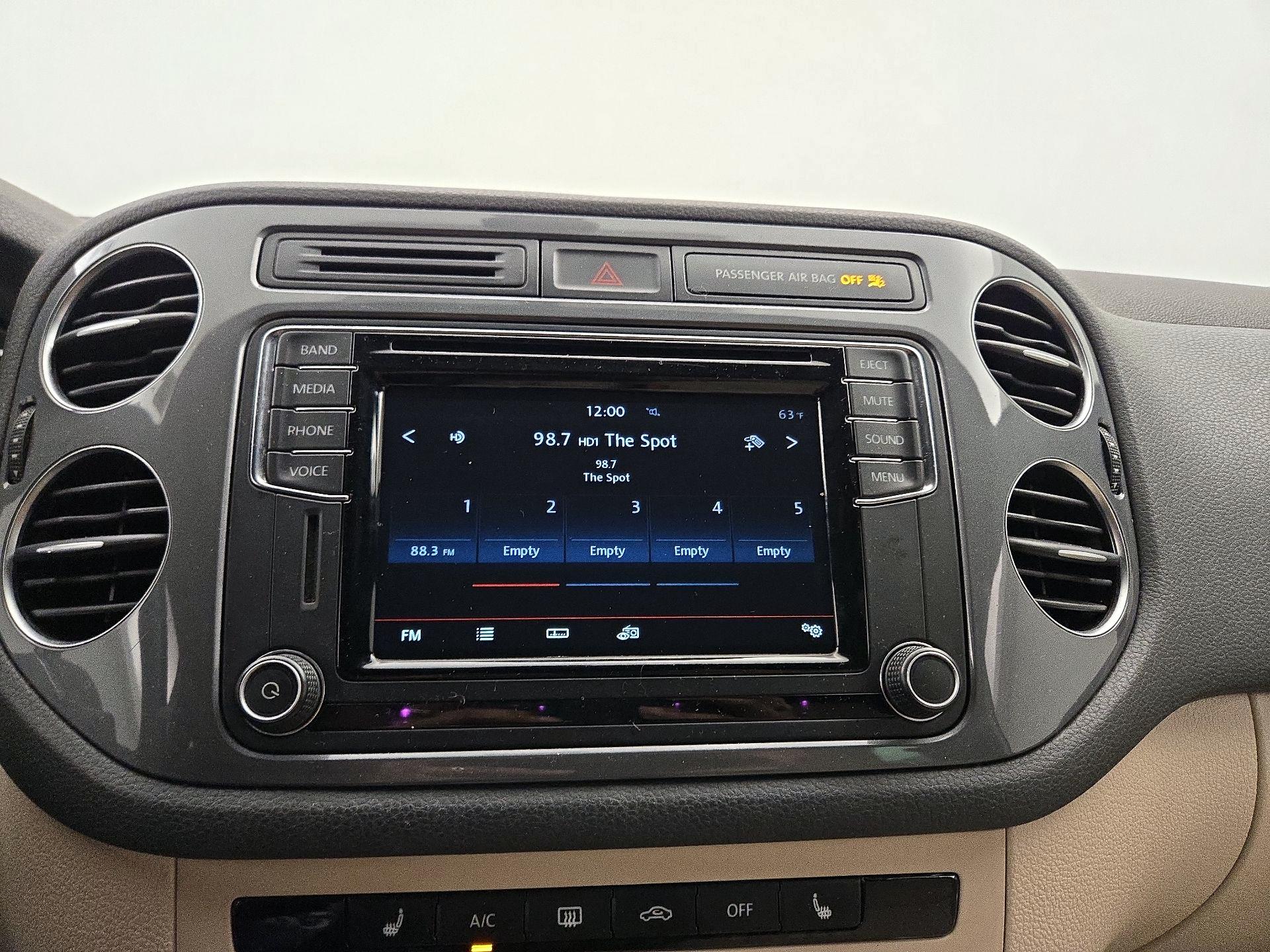 Thumbnail: 2016 Volkswagen Tiguan - 15