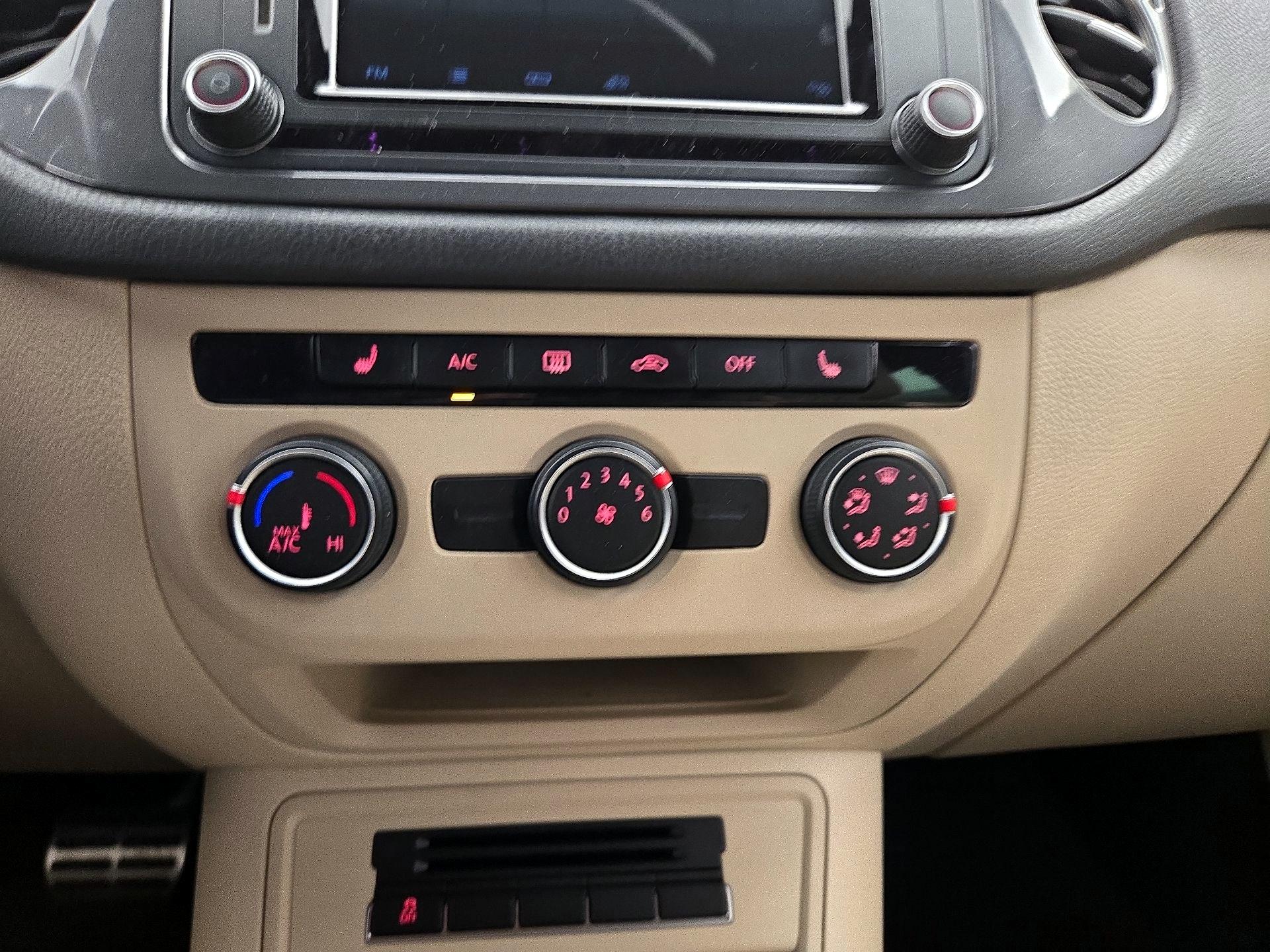 Thumbnail: 2016 Volkswagen Tiguan - 16