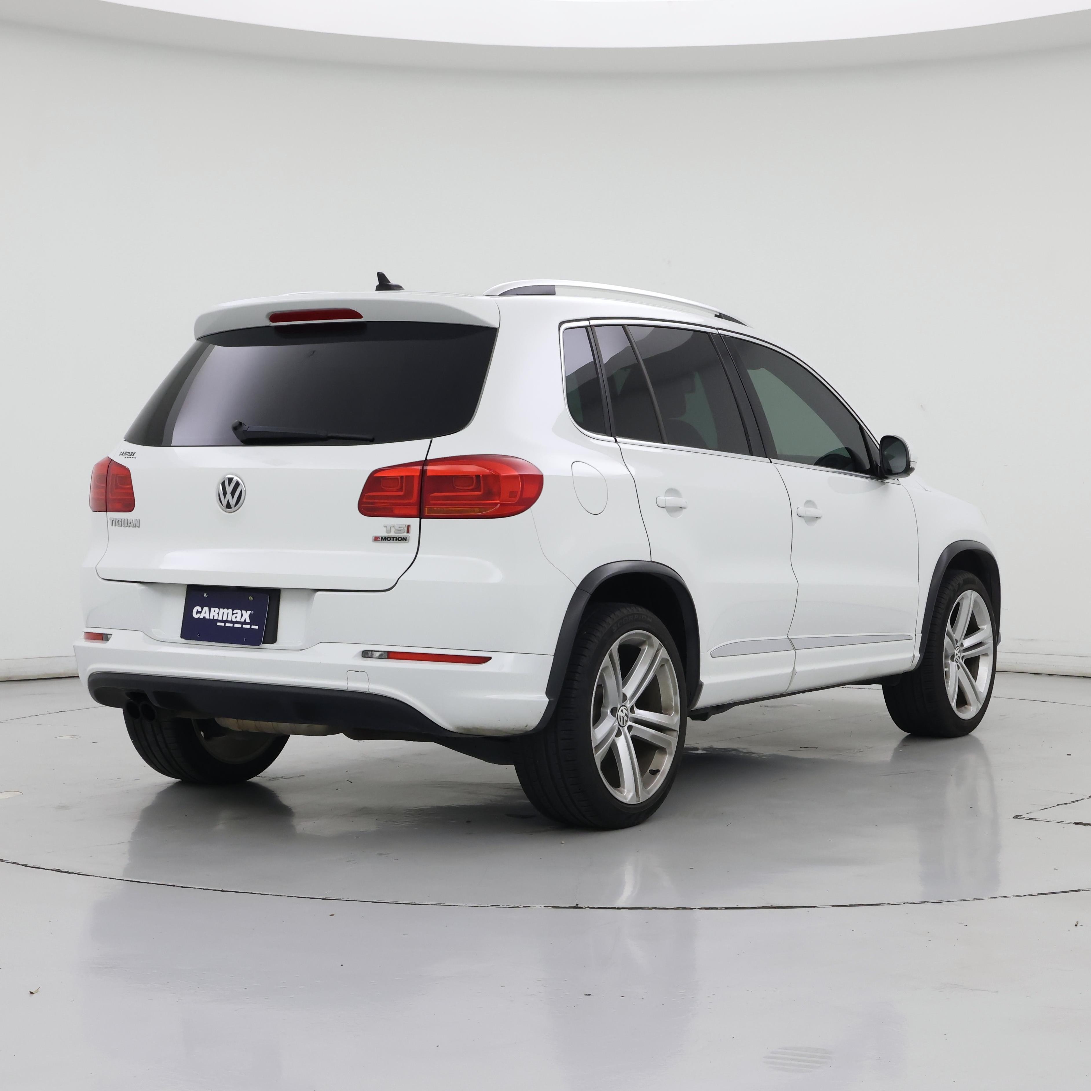 Thumbnail: 2016 Volkswagen Tiguan - 8