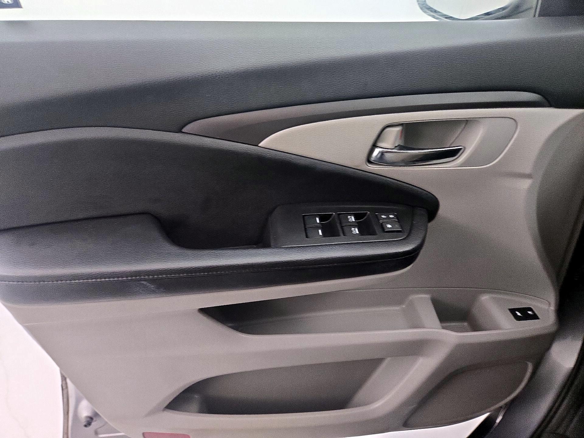 Thumbnail: 2016 Honda Pilot - 12