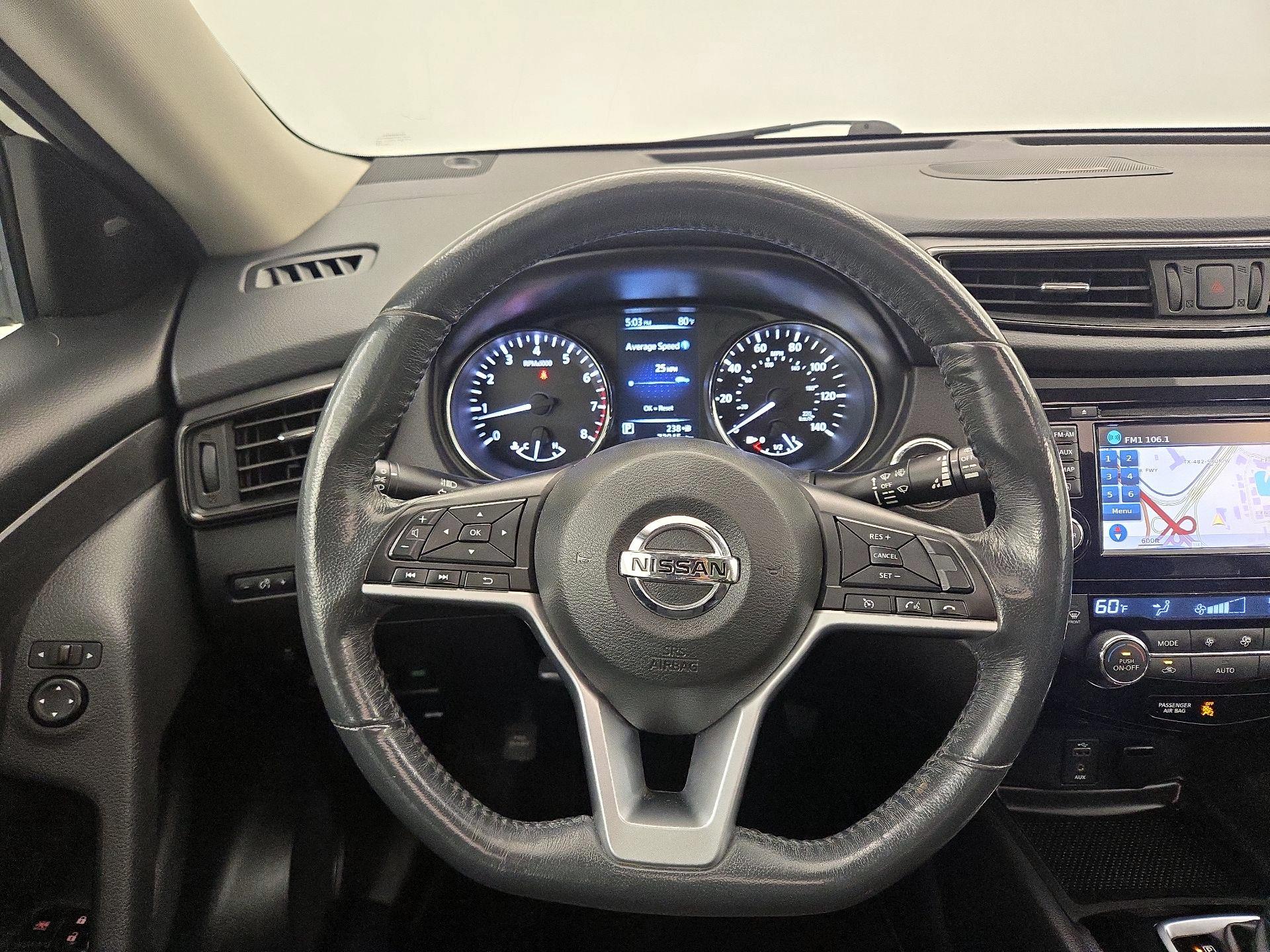 Thumbnail: 2017 Nissan Rogue - 10