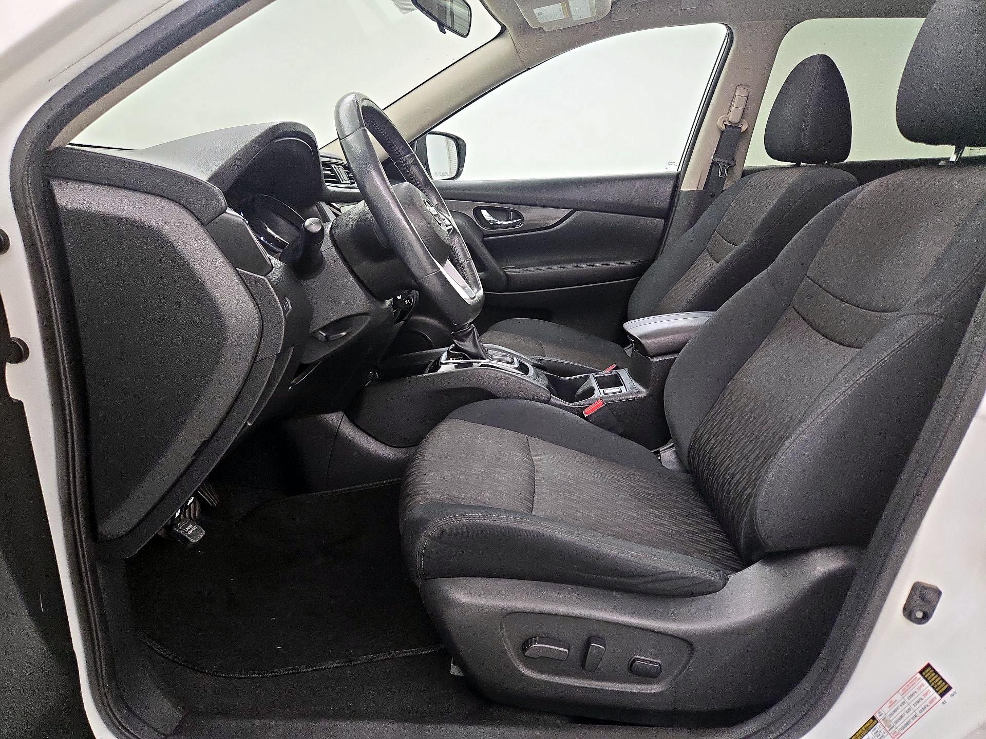 Thumbnail: 2017 Nissan Rogue - 11