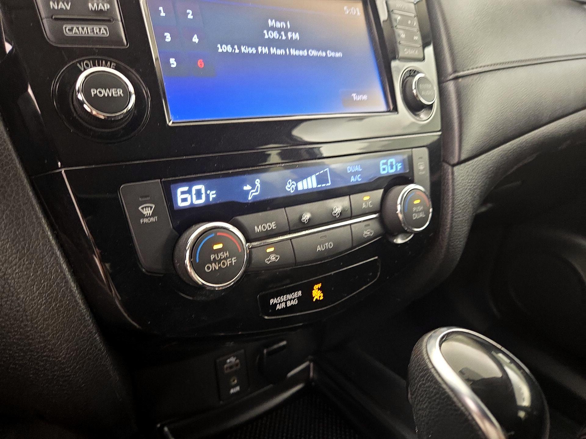 Thumbnail: 2017 Nissan Rogue - 17