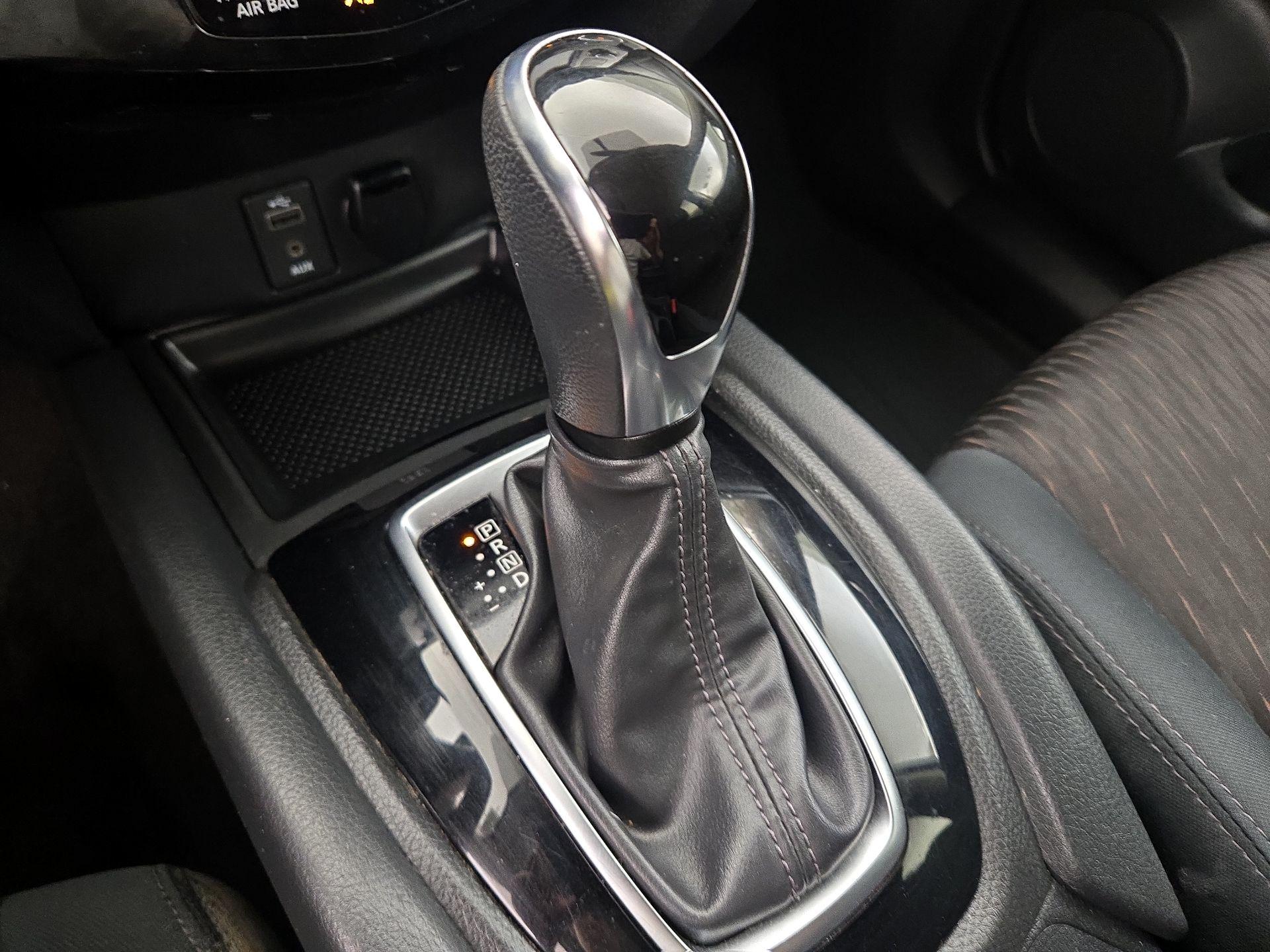 Thumbnail: 2017 Nissan Rogue - 18