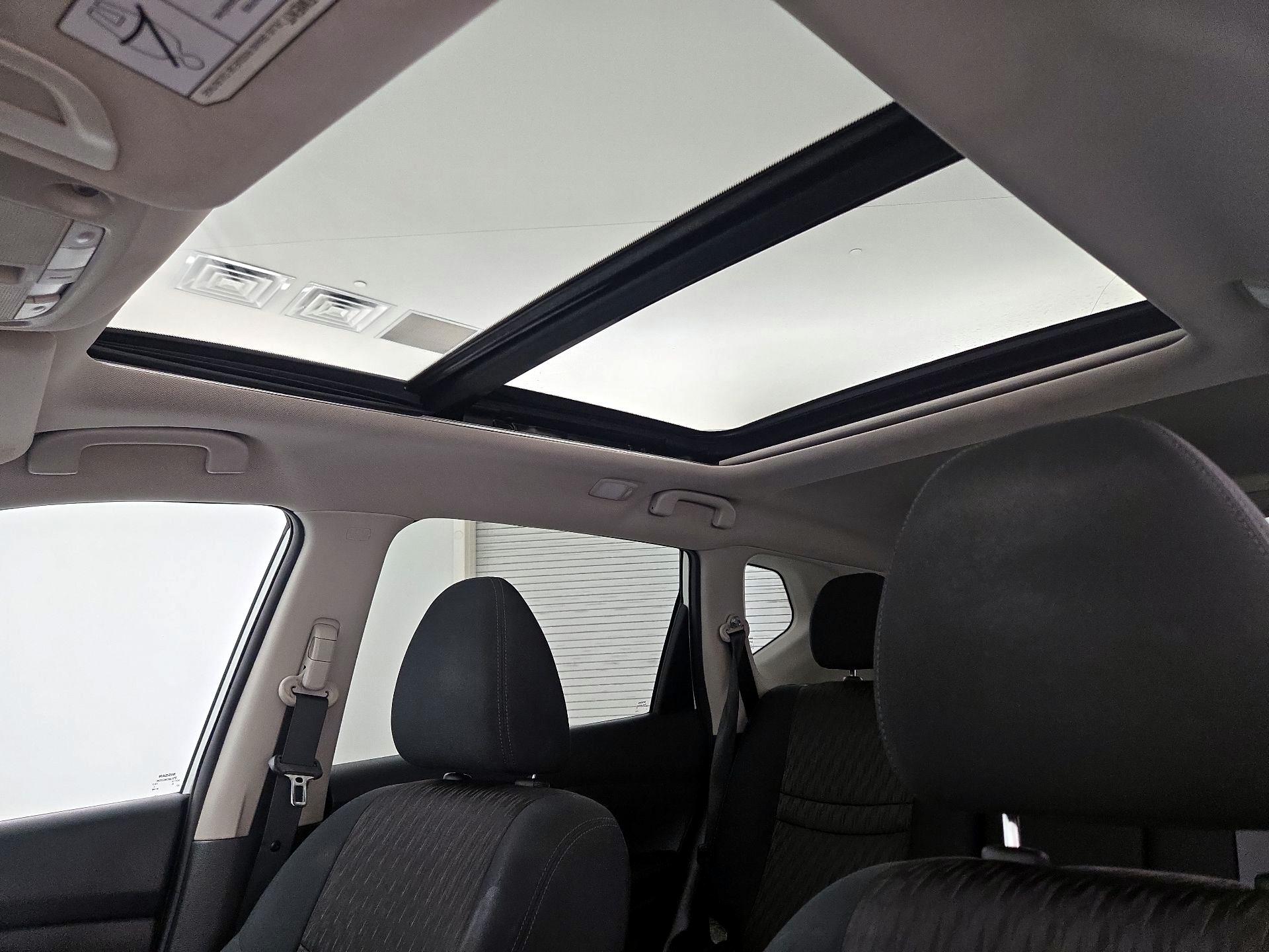 Thumbnail: 2017 Nissan Rogue - 20