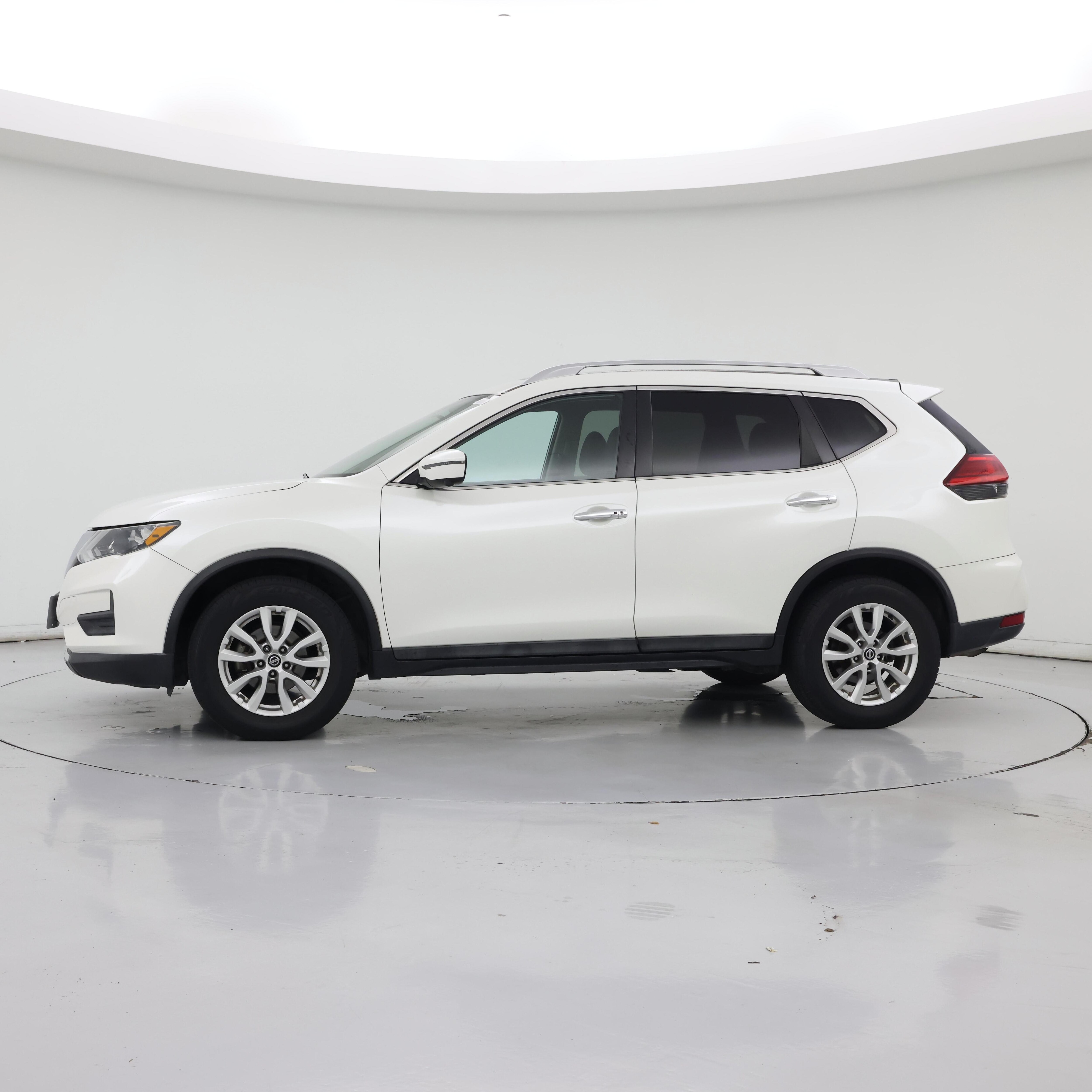 Thumbnail: 2017 Nissan Rogue - 3