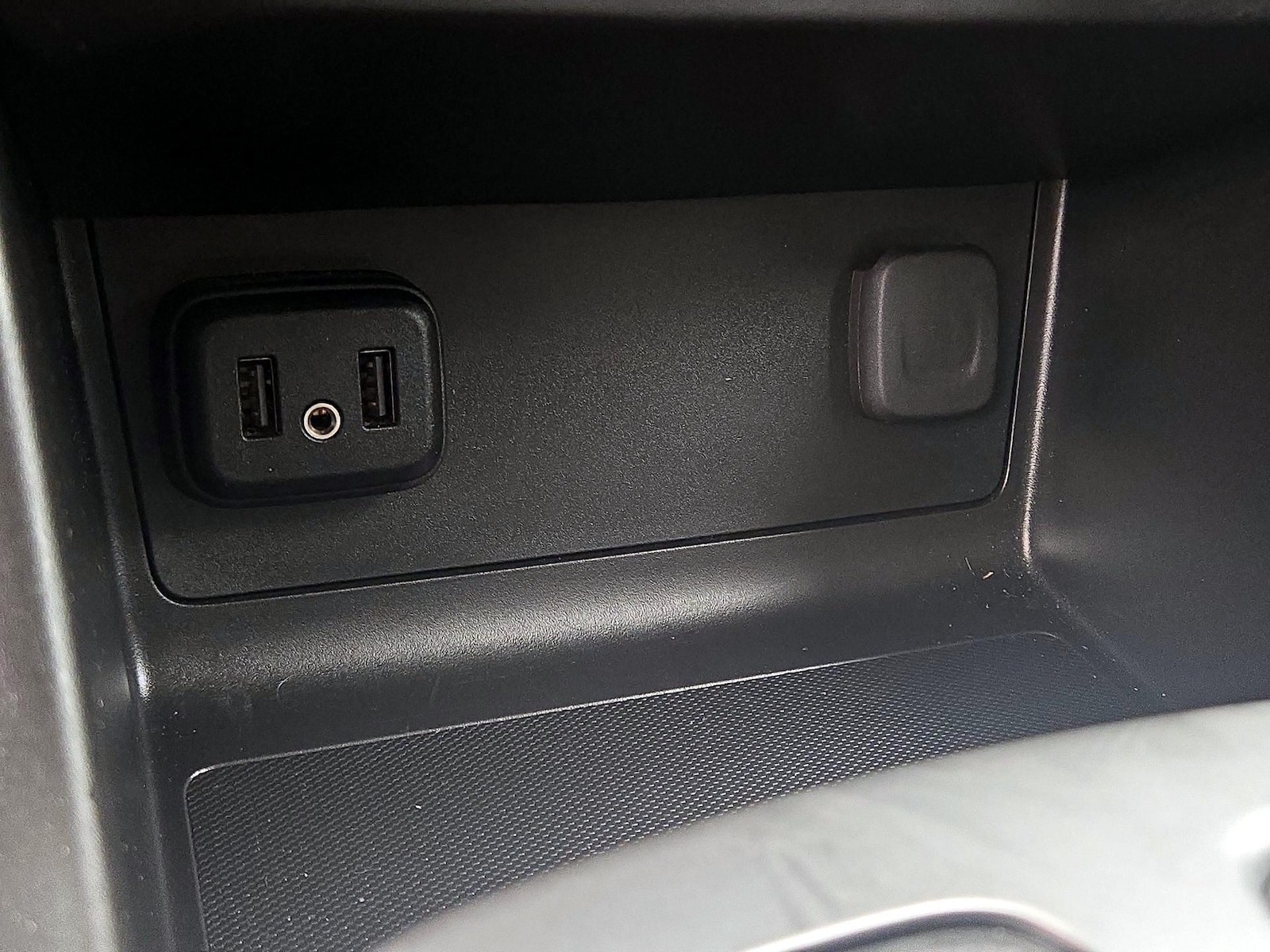 2022 Chevrolet Colorado LT - Photo 19