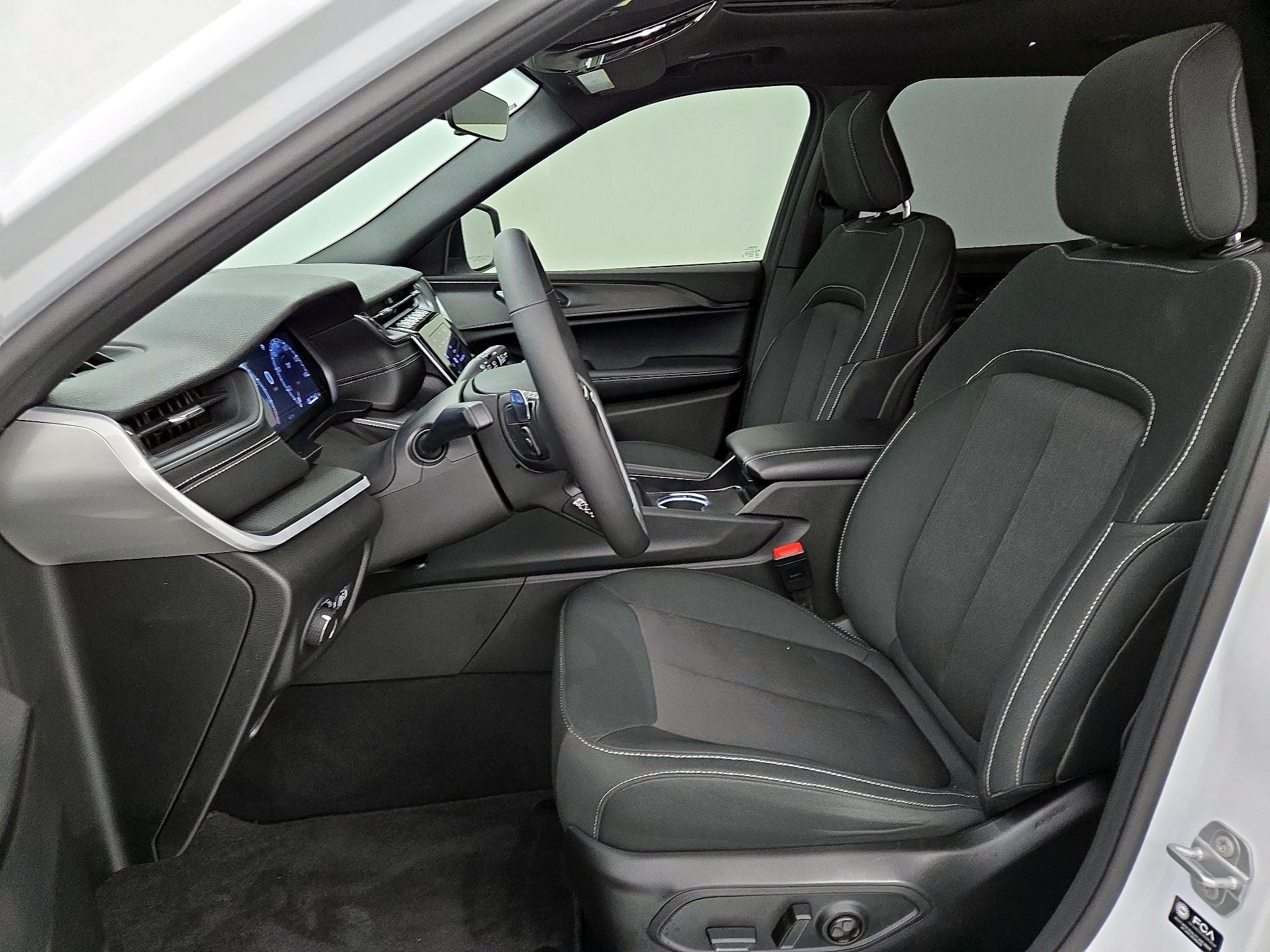 Thumbnail: 2025 Jeep Grand Cherokee L - 11