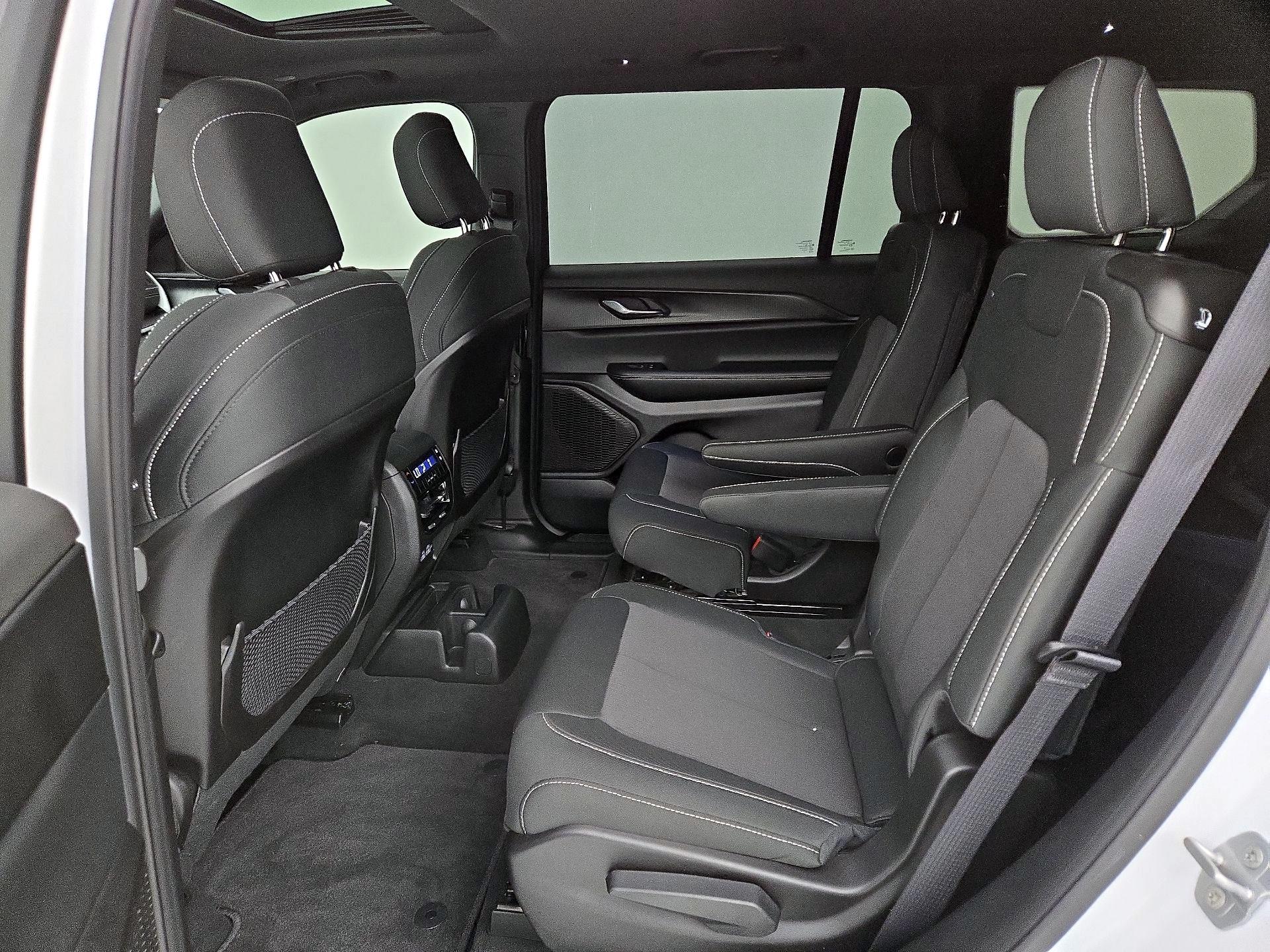 Thumbnail: 2025 Jeep Grand Cherokee L - 20