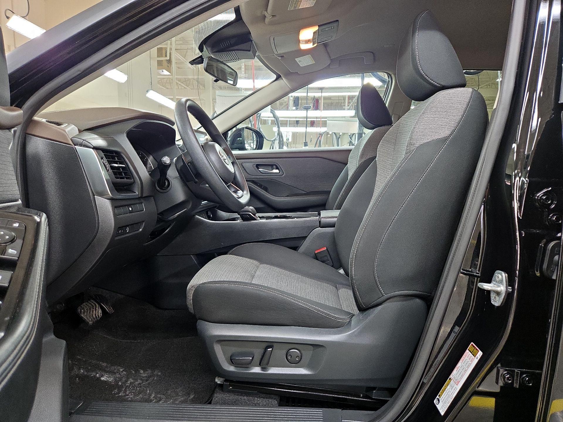 Thumbnail: 2023 Nissan Rogue - 11